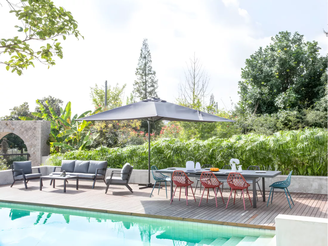 Lot de 2 chaises de jardin en polypropylène avec pieds en métal - Anthracite - MALAGA de MYLIA