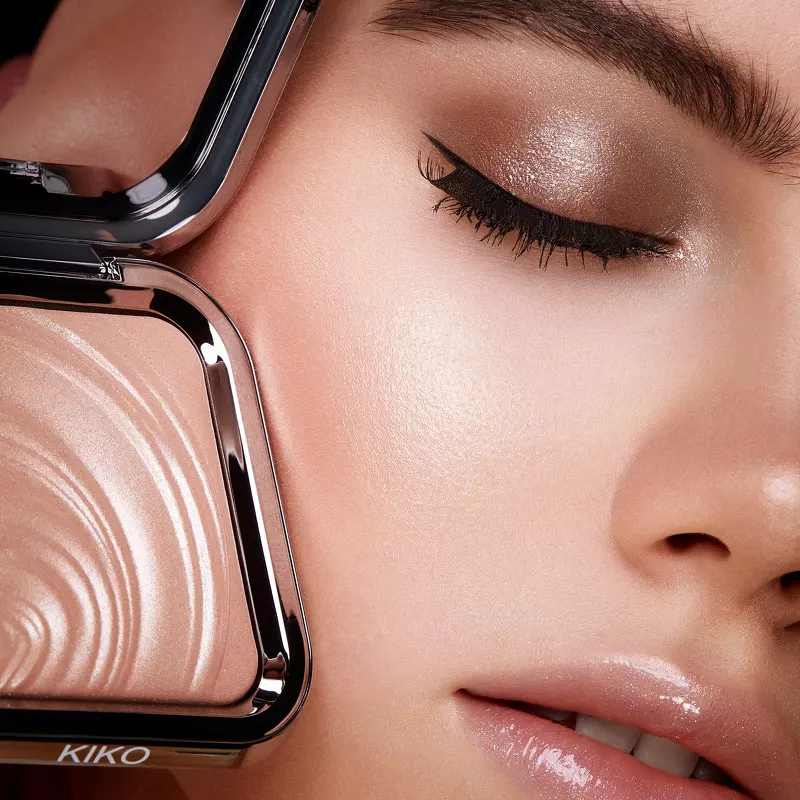 KIKO Milano Glow Fusion Intense Powder Highlighter 10,5 gr. - 02 Coral