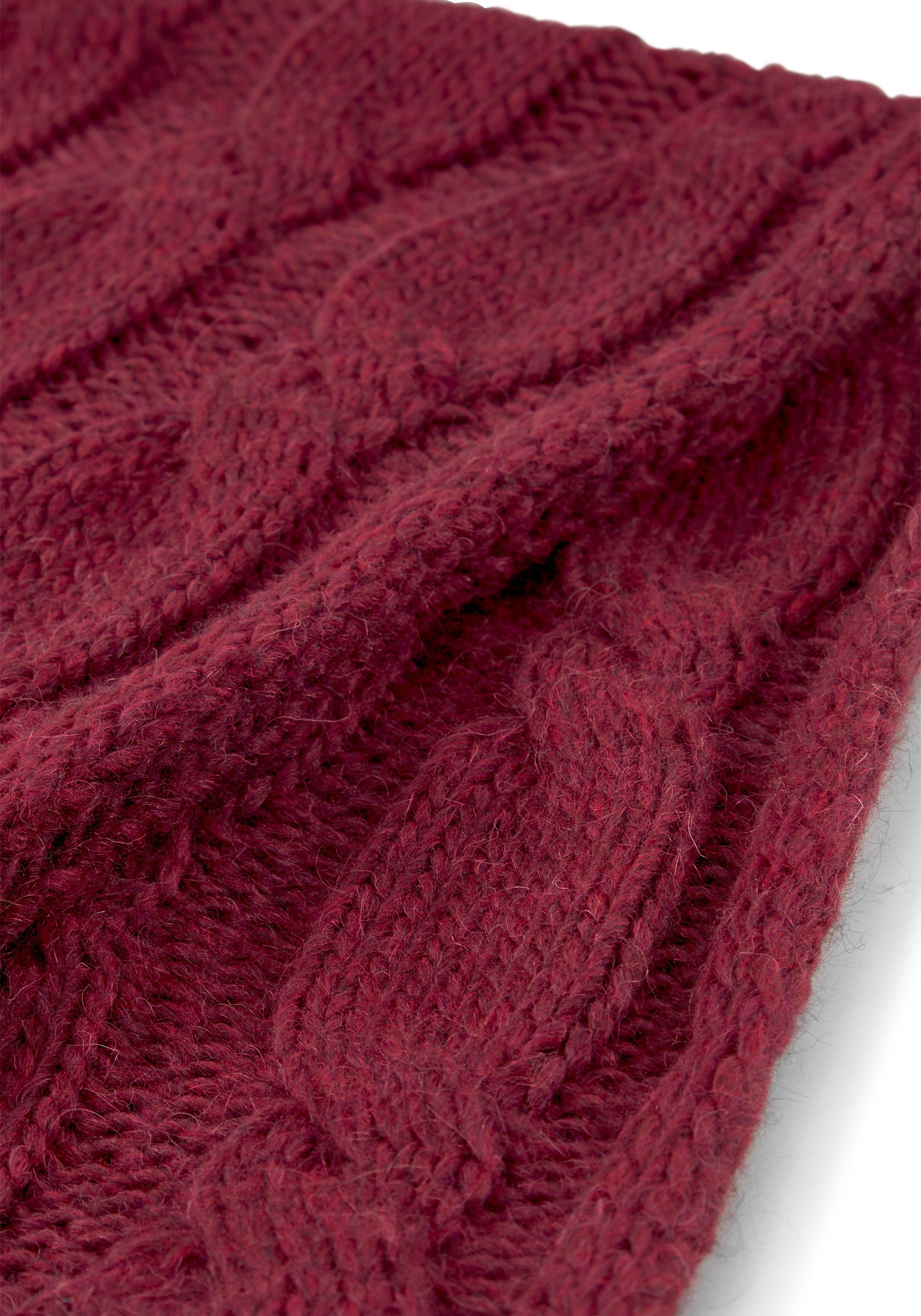 Strickschal mit Zopfmuster