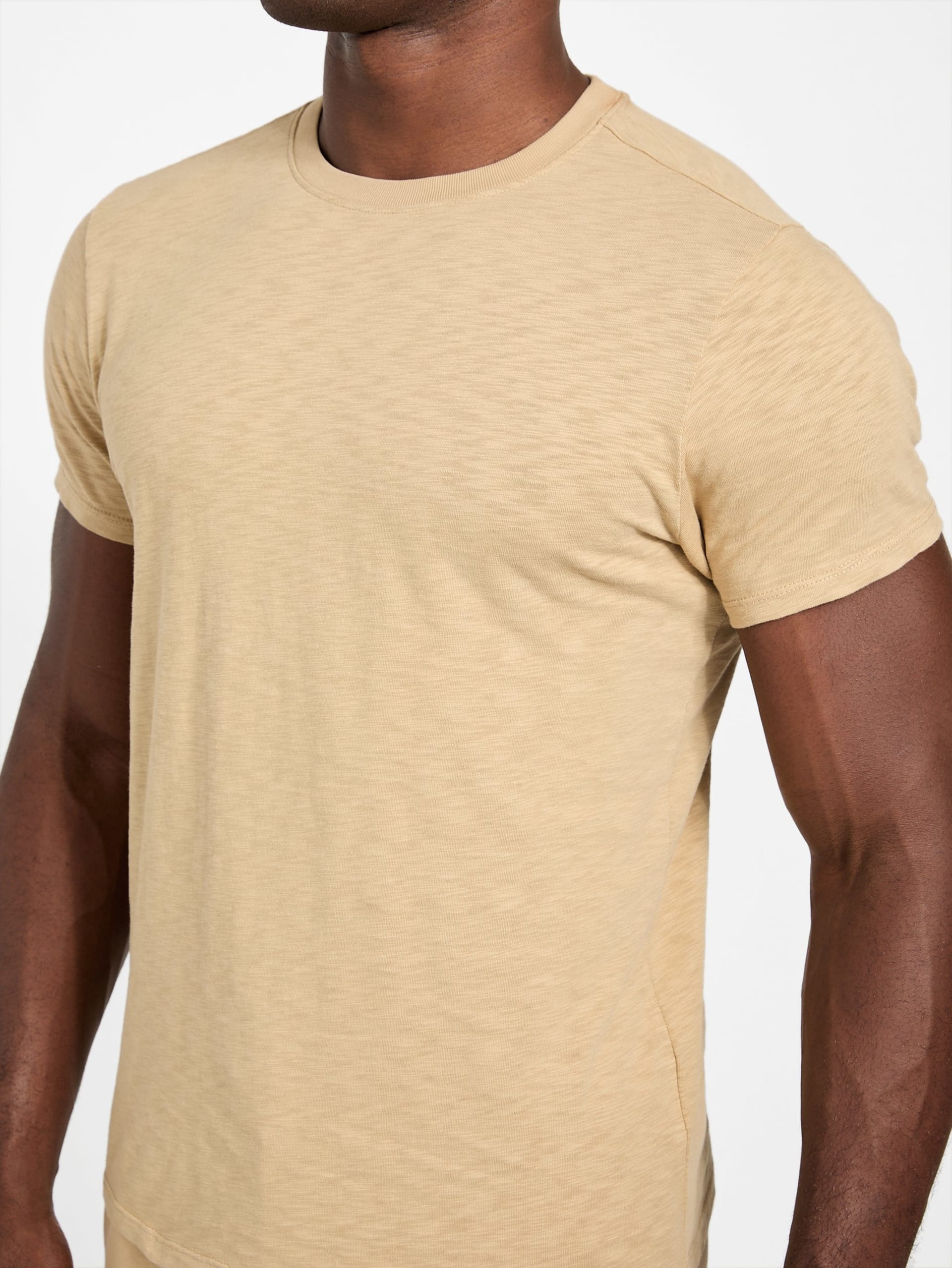 Camiseta de gola redonda com etiqueta de 1981