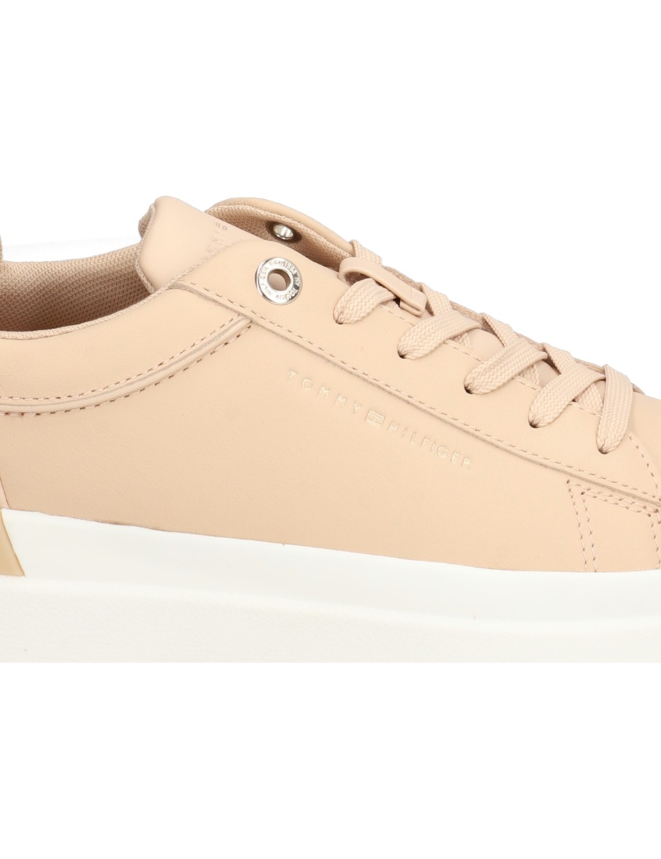 FEMININE ELEVATED SNEAKER