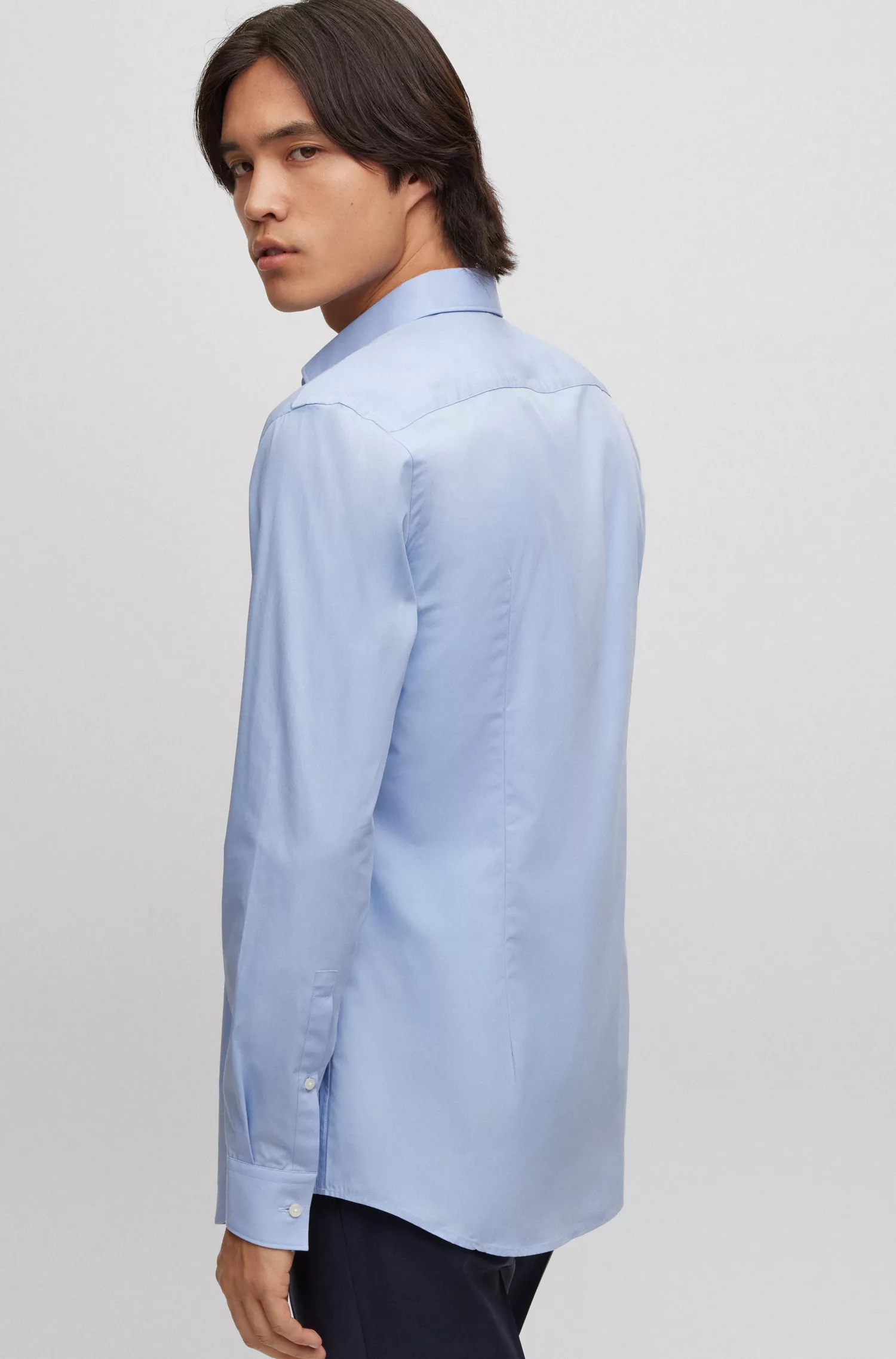 Camisa HUGO vermelha, corte slim, em algodão com estampa de rabiscos.