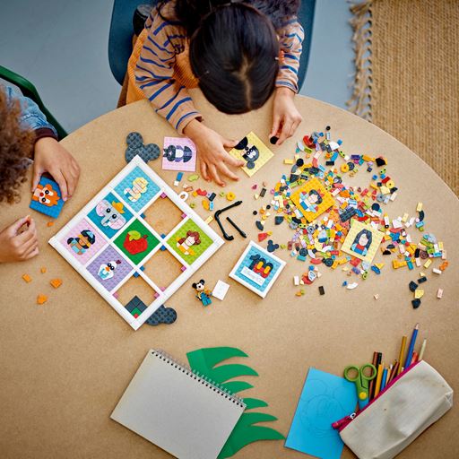 LEGO Disney 100 År Med Disney-Ikoner - 43221