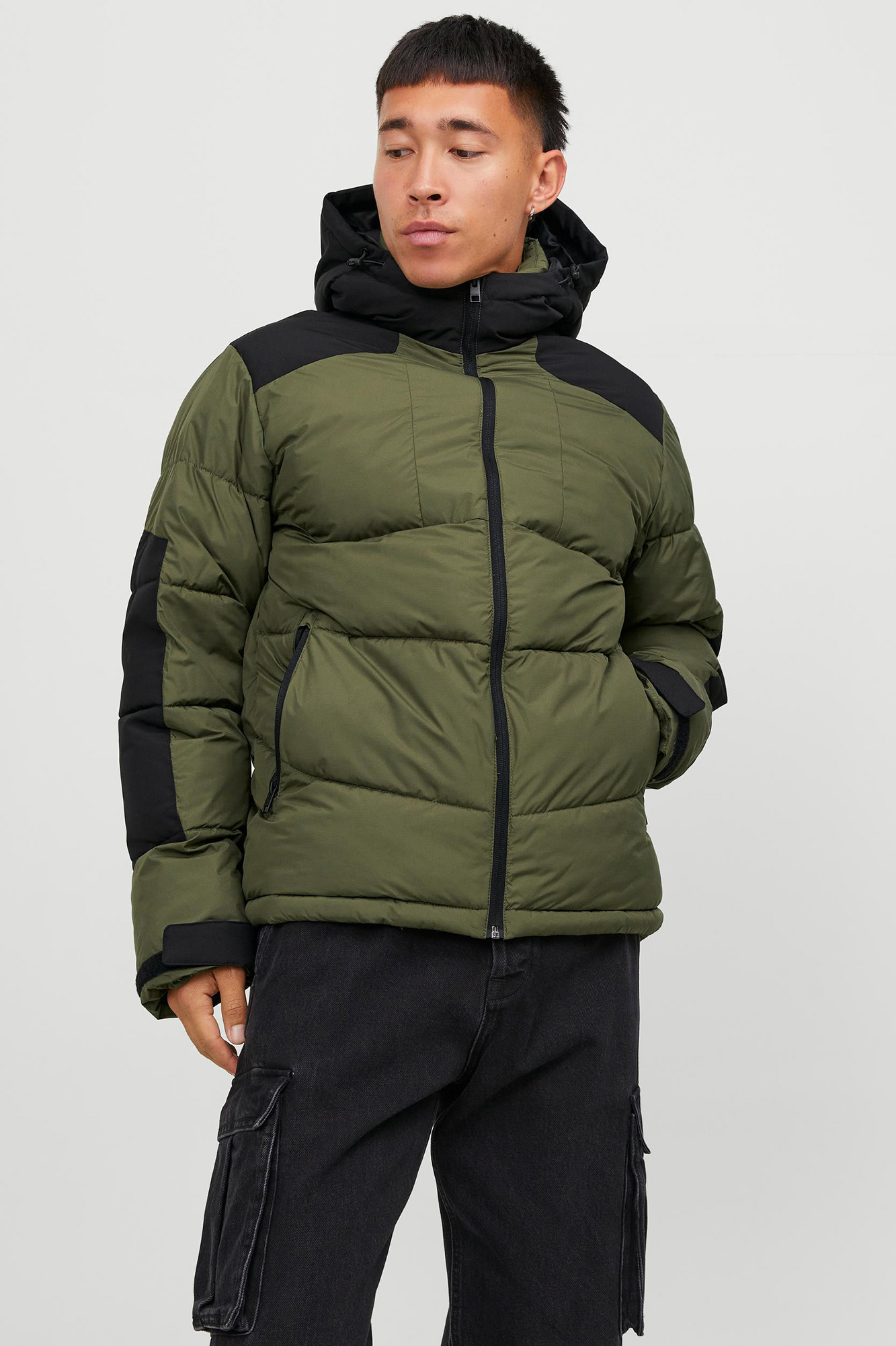 Jaqueta puffer com capuz
