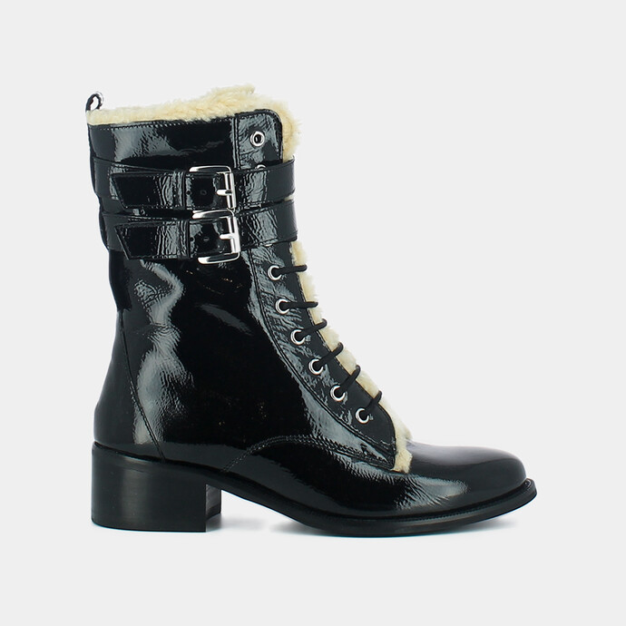 Bottines à talons et lacets  en vernis noir