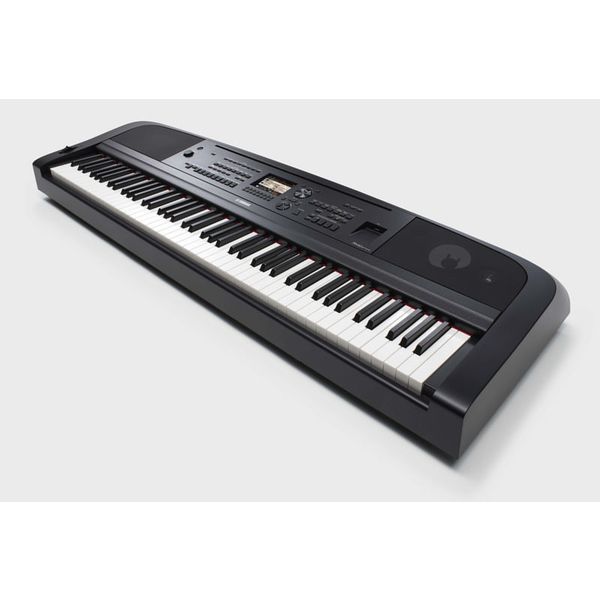 Yamaha DGX-670 B Bundle