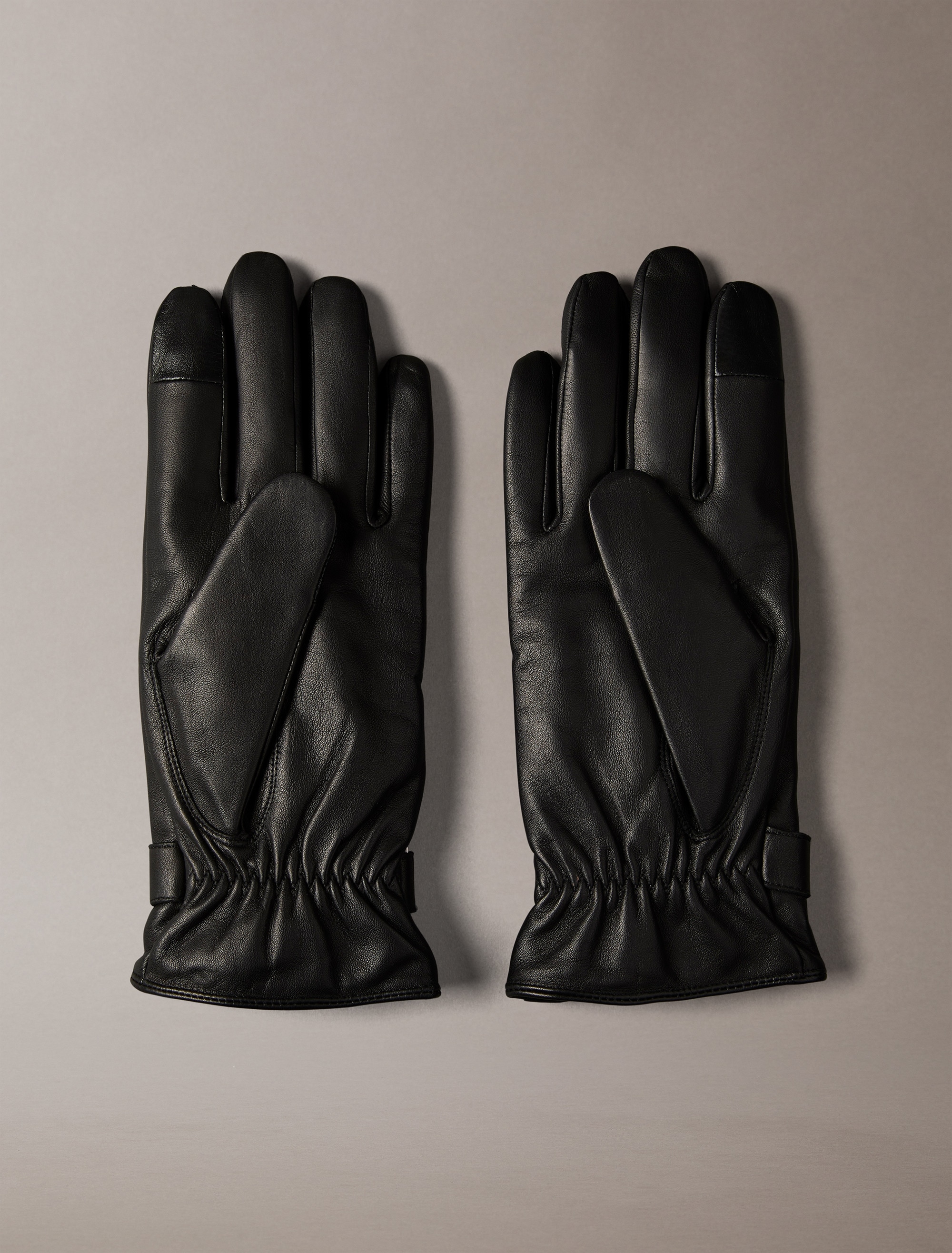 Calvin Klein Lederhandschuhe »LOGO STRAP SMOOTH LEATHER GLOVES« Perfekt für den Alltag