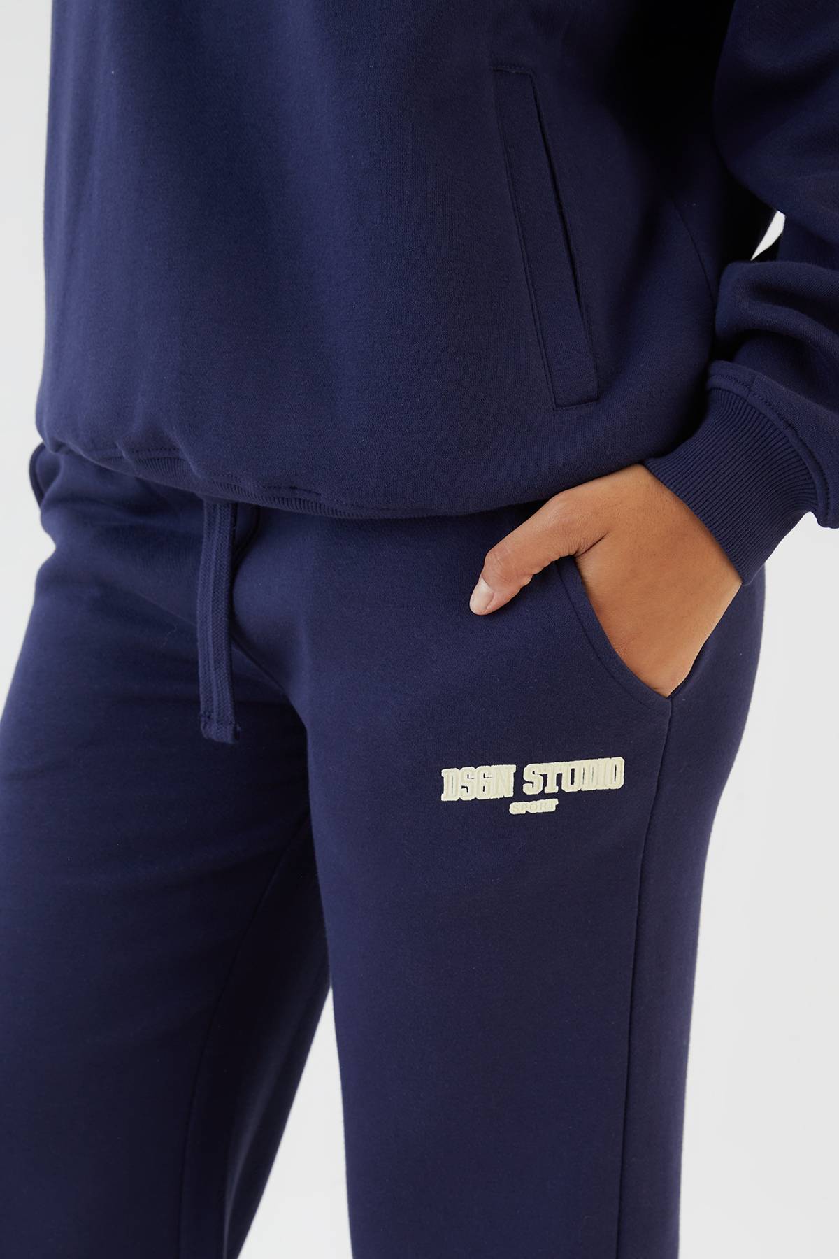 Ensemble De Survêtement À Casynthétiqueche Oversize Dsgn Studio