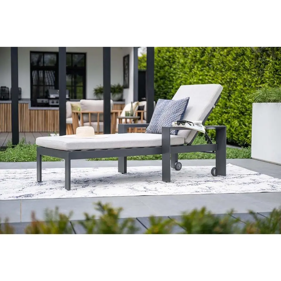 Levanto ligbed - carbon black - valley sand