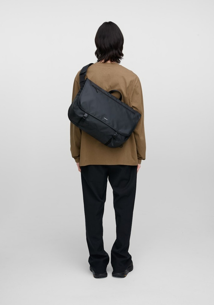 Sandqvist Schultertasche Stream Messenger Black