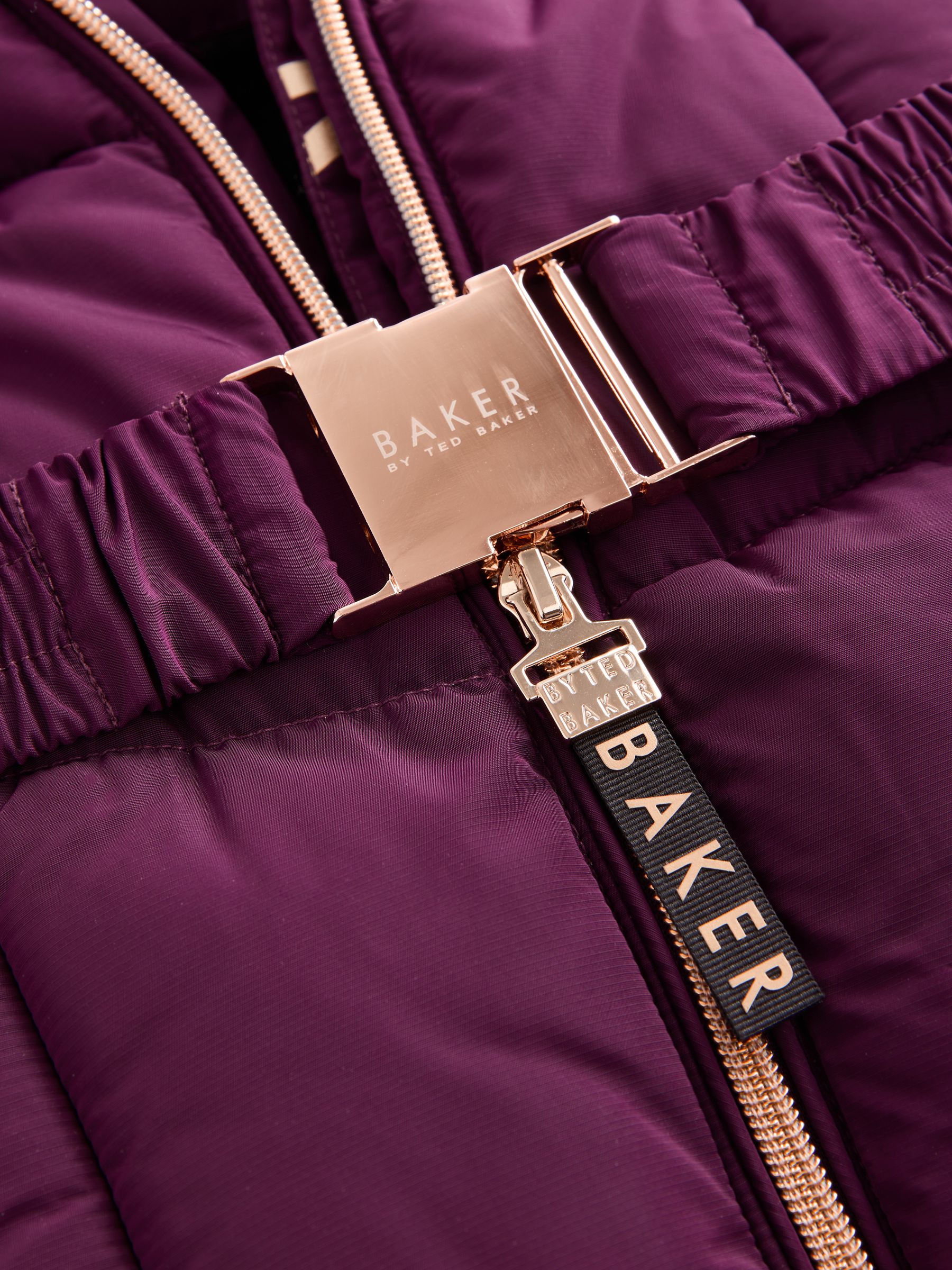 Bordeauxrood - Baker by Ted Baker Regenbestendige gewatteerde lange jas met strik op de rug en ceintuur