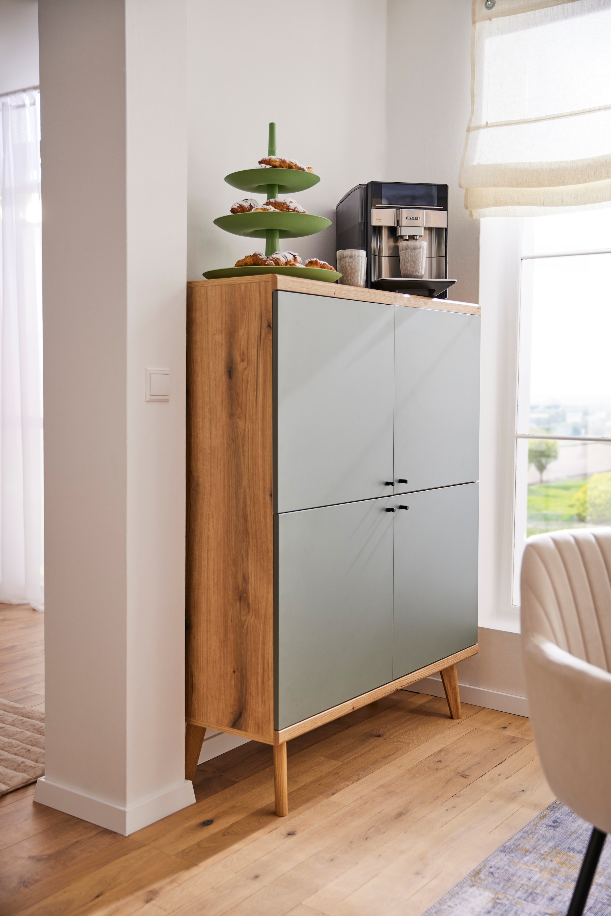 INOSIGN Highboard »MAVAS« in moderner Trendfarbe, Griffe aus Metall (Schwarz), Höhe 134 cm