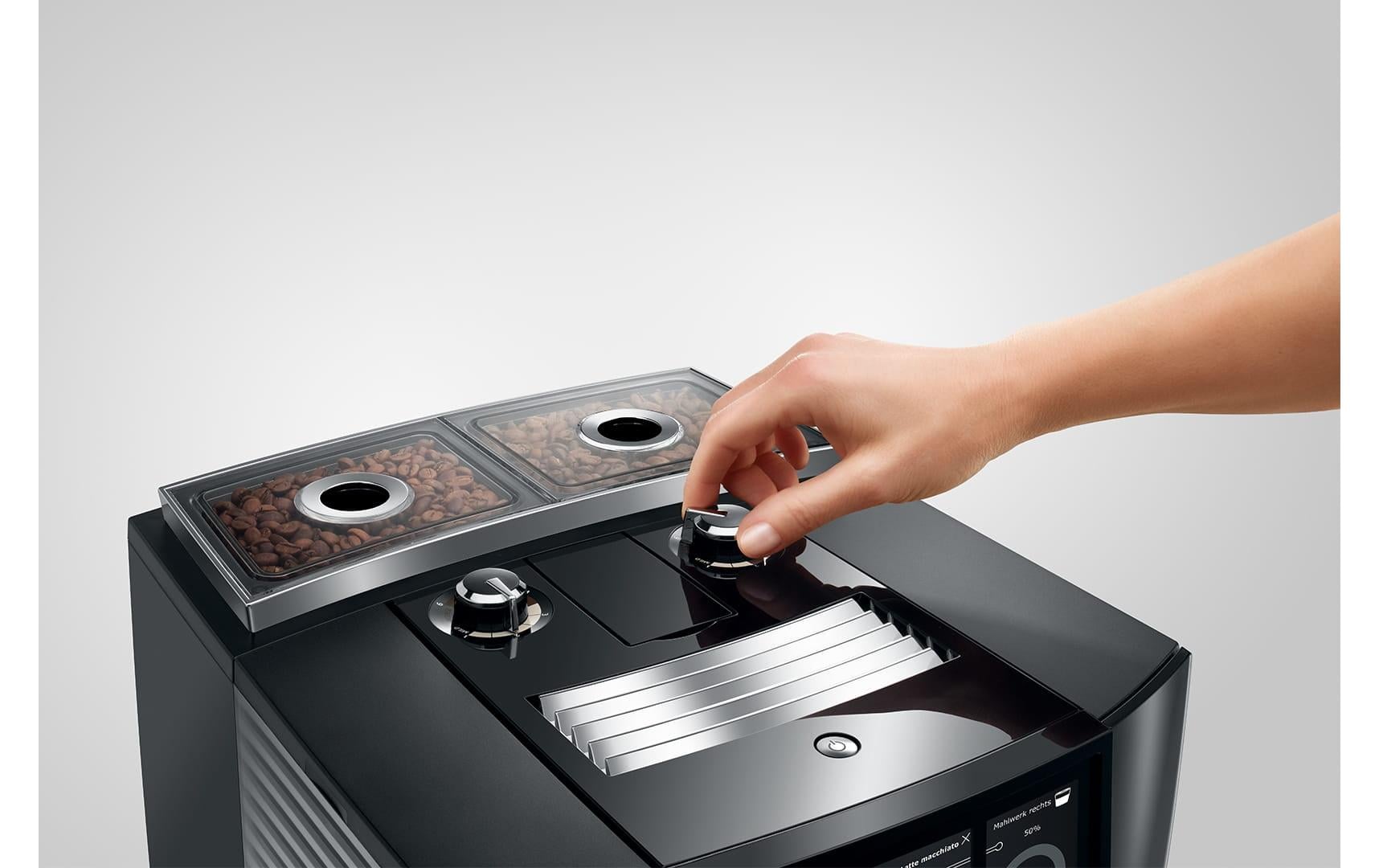 Kaffeevollautomat J8 twin Diamond Black (SA)<br>Zweitassen-Vollautomat für 31 verschiedene Kaffee- und Milchgetränke