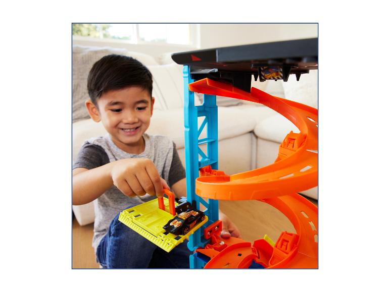 City Race Tower of Action Figure 8-jump