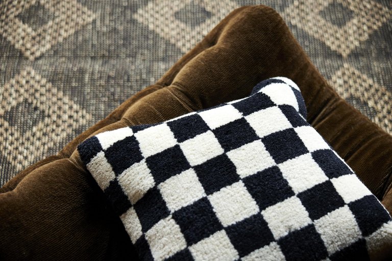 HKliving Black and White Statement Woolen kussen 50x50