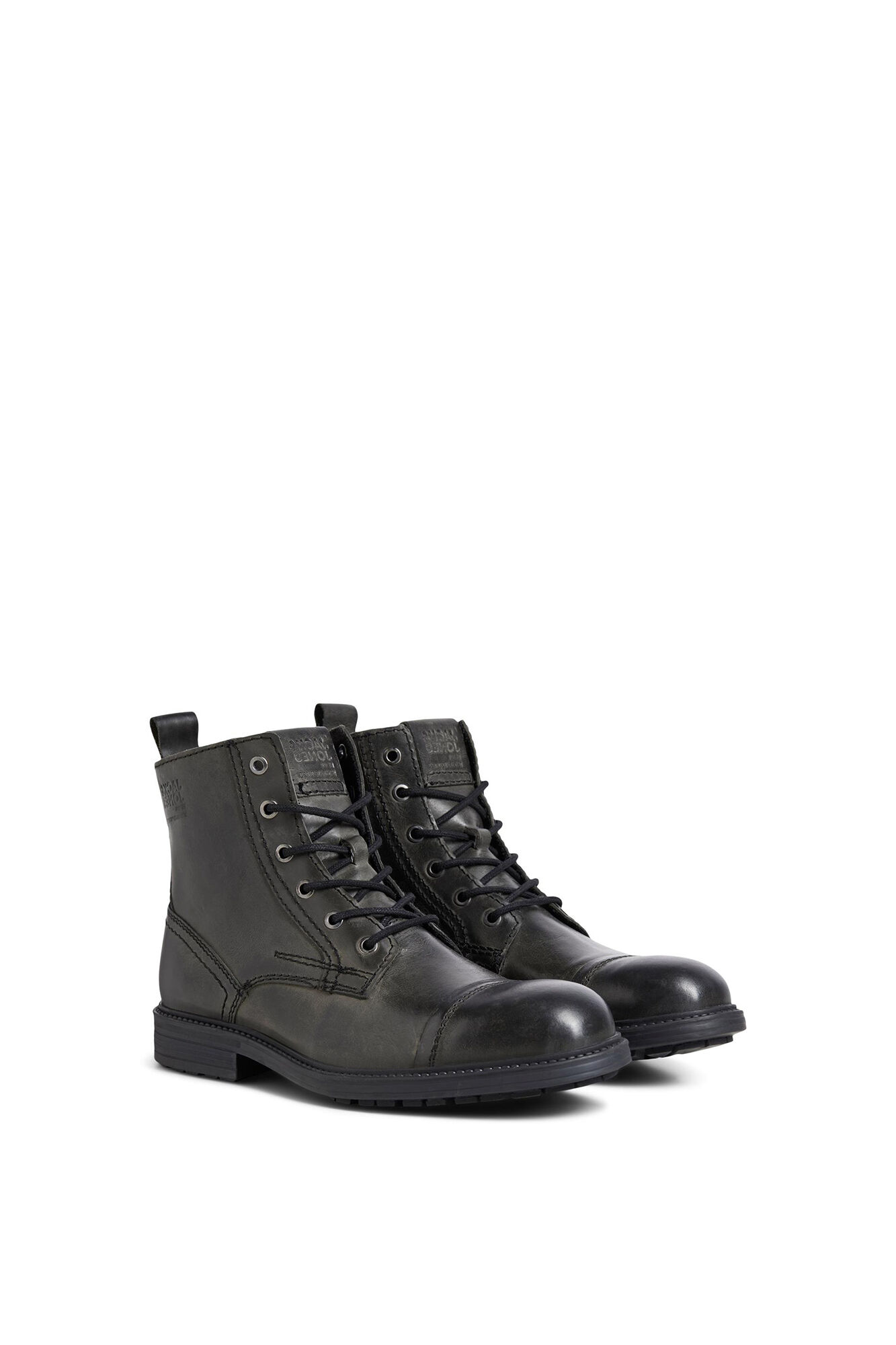 Bota de couro com cadarços