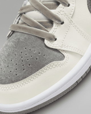Jordan 1 Mid SE Younger Kids' Shoes