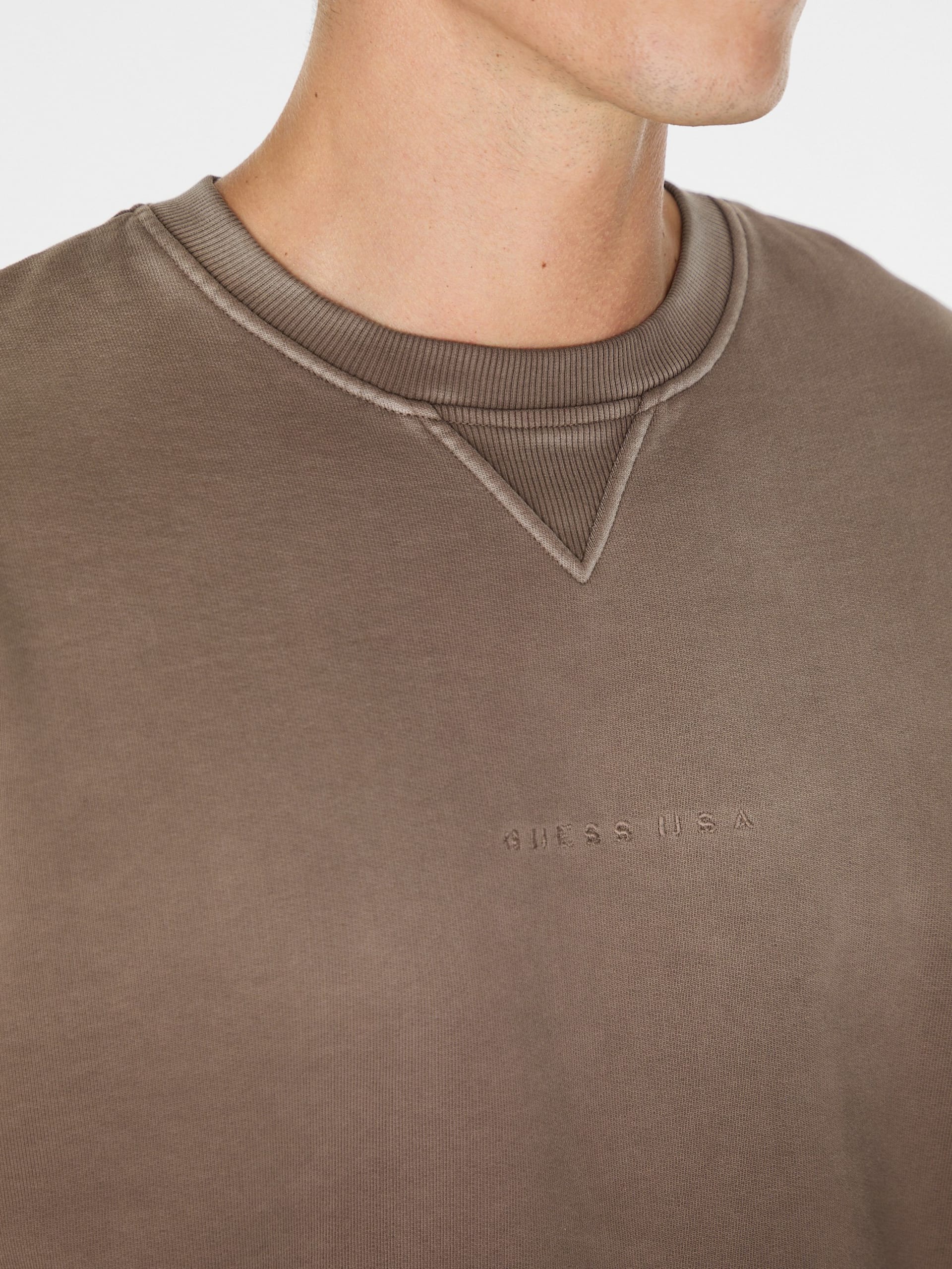 gola redonda com logo vintage