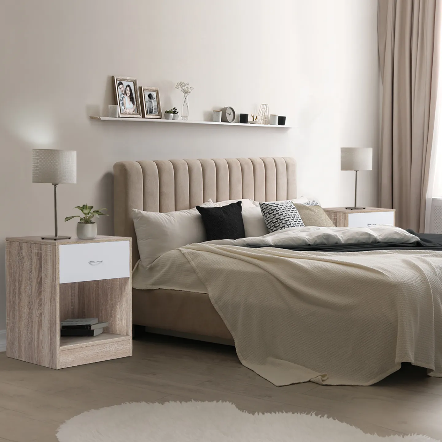 Lot de 2 tables de chevet OLGA 1 tiroir avec niche bois façon hêtre et tiroir blanc