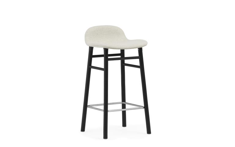 Normann Copenhagen Form barkruk 65 gestoffeerd zwart eiken Synergy Grey