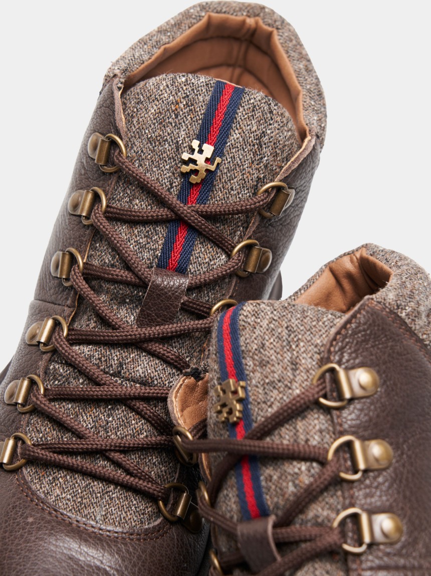 Botas montanha em pele com cordões