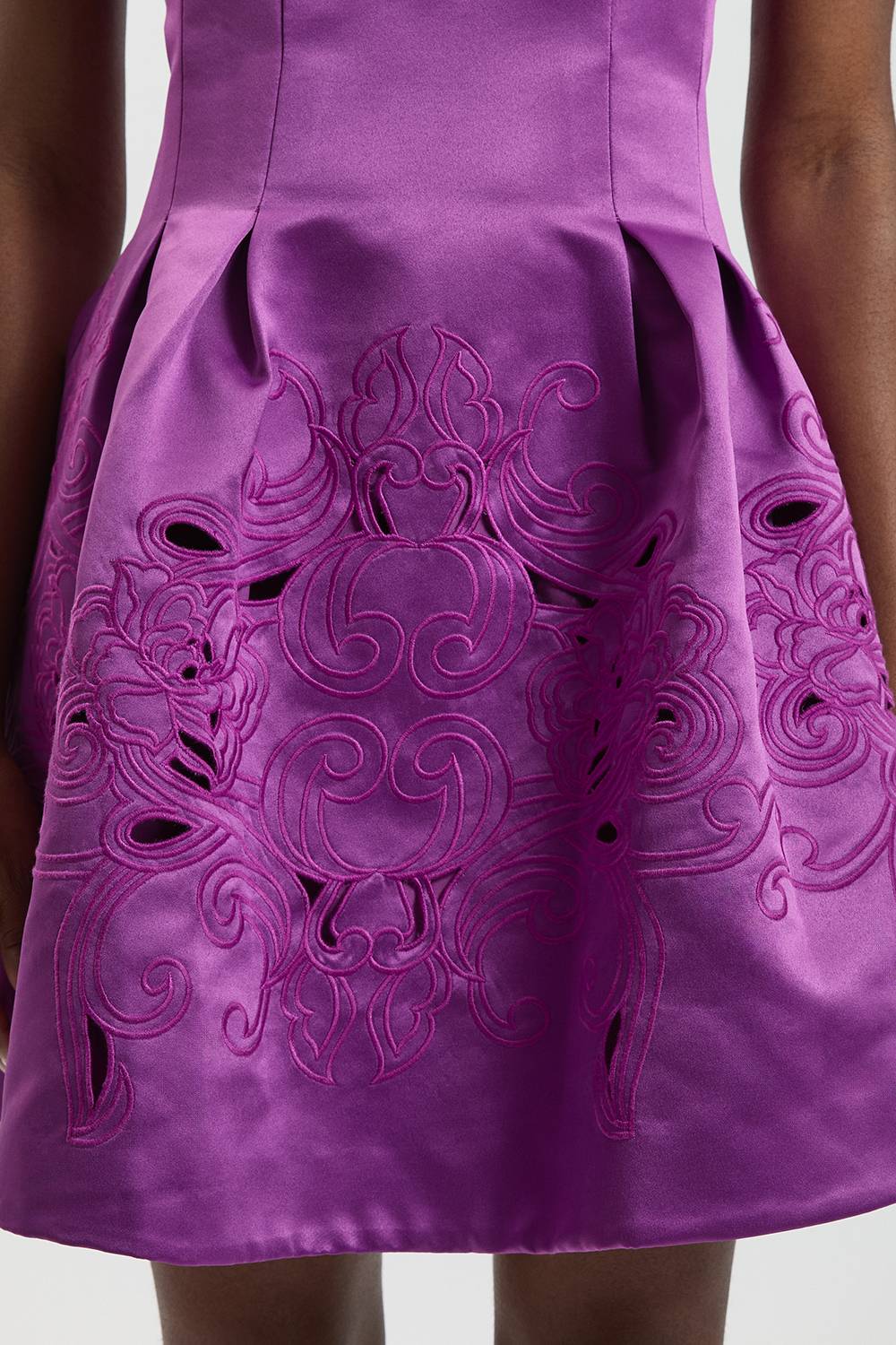 KarenMillen Robe Mini Cintrée En Satin À Découpes Ajourées