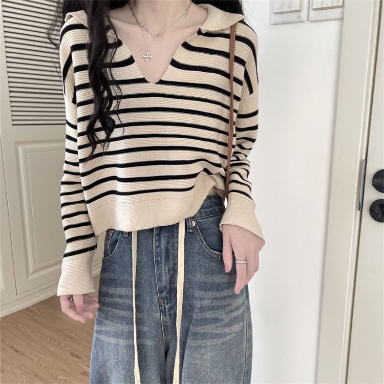 Robynn - Gestreepte crop top met lange mouwen, V-hals en kraag