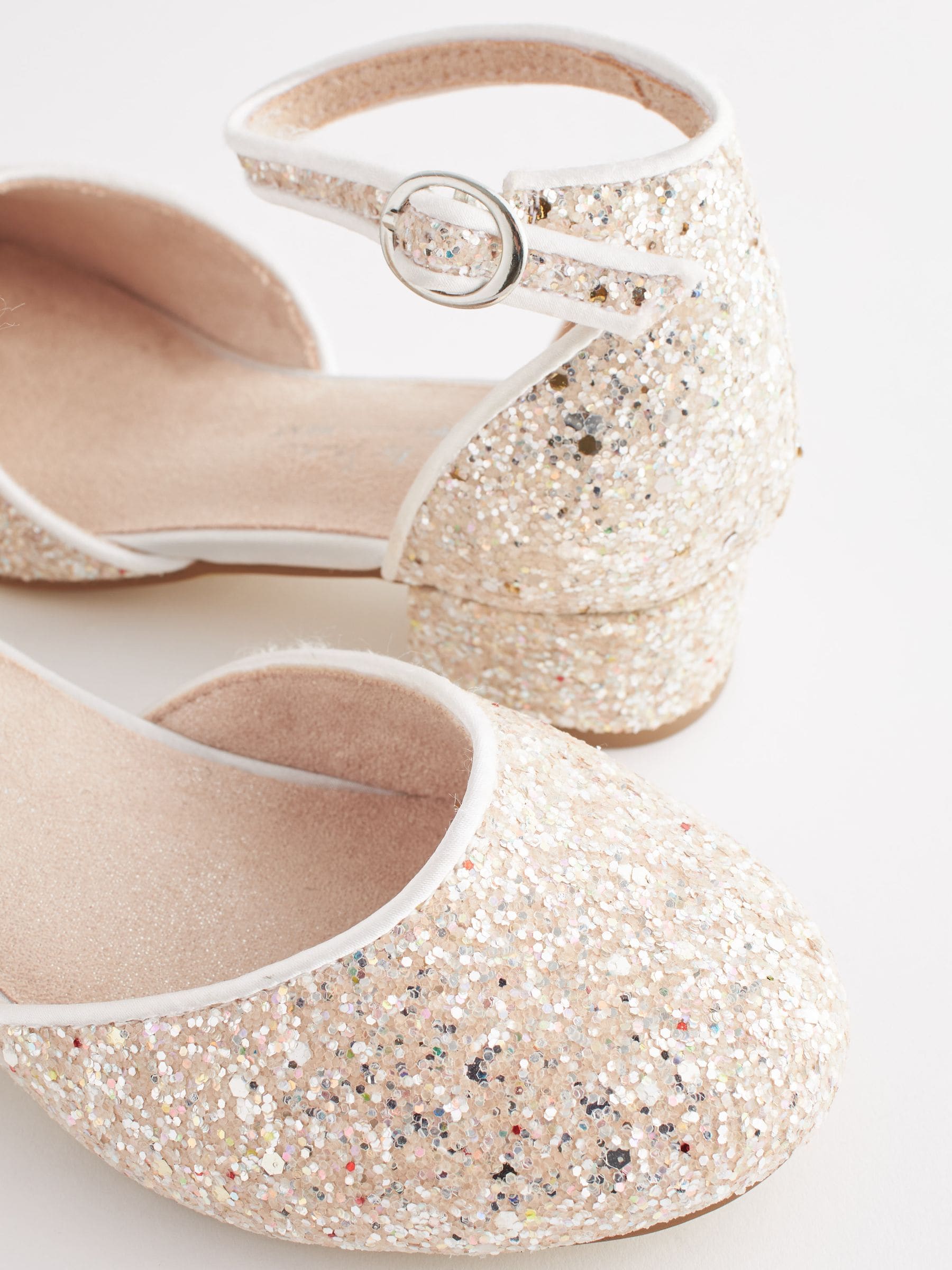 Ivoorkleurig met wit en glitter - Gelegenheidsschoenen met enkelbandje en lage hak