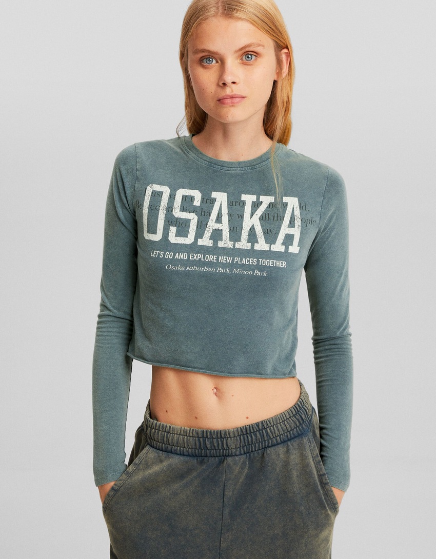 Camiseta cropped de manga comprida estampada