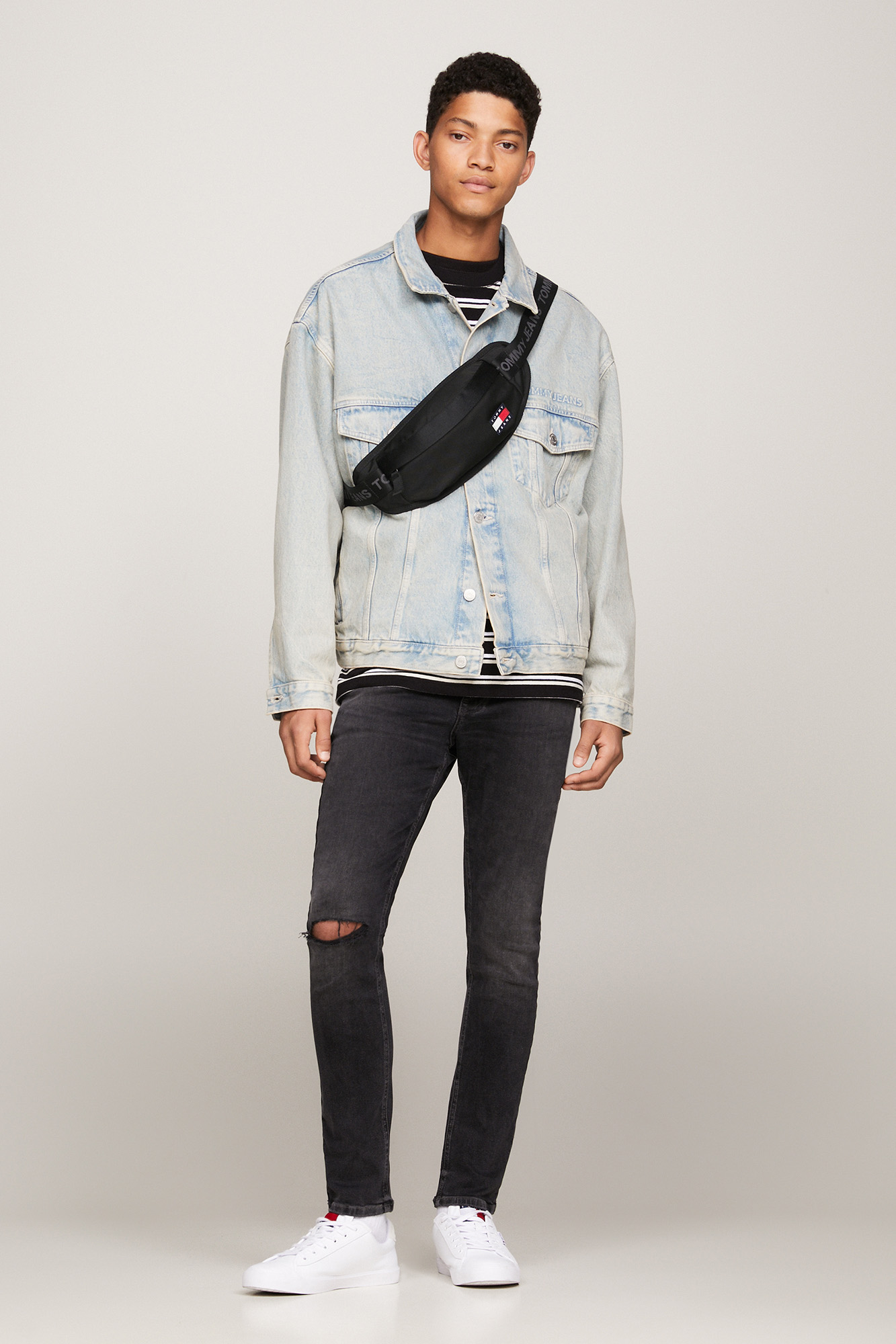 Pochete masculina Tommy Jeans com bandeira