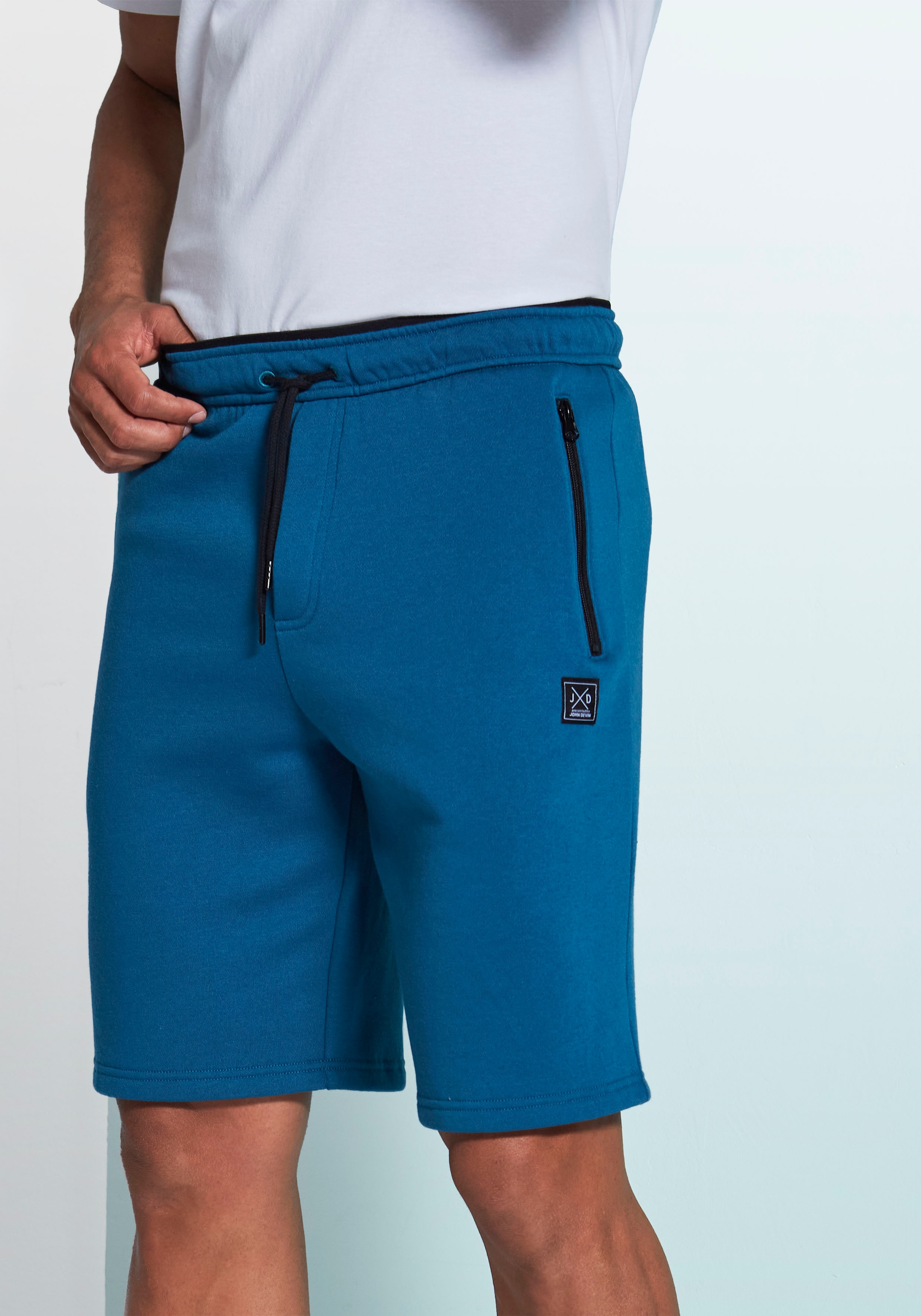 John Devin Sweatshorts  , seitliche Taschen mit schwarzem Reissverschluss