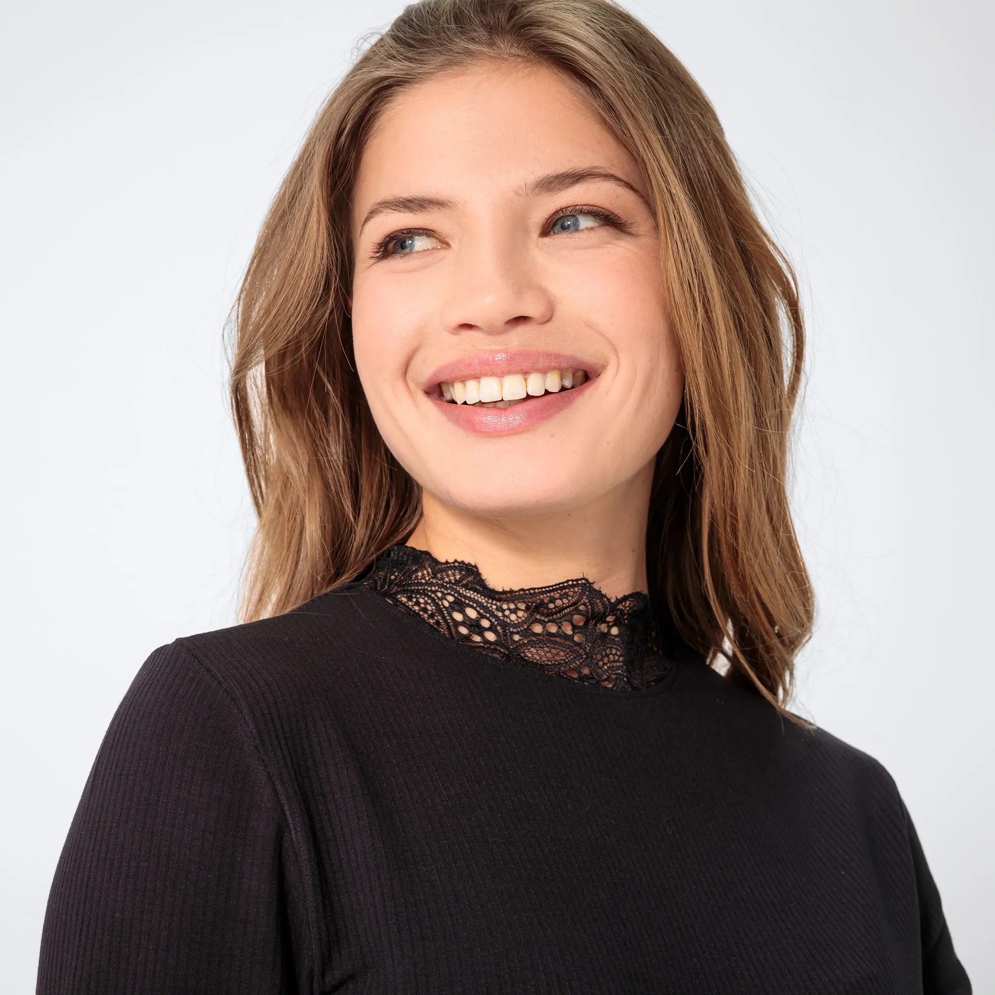 Damen-Shirt mit Spitzenverzierungen