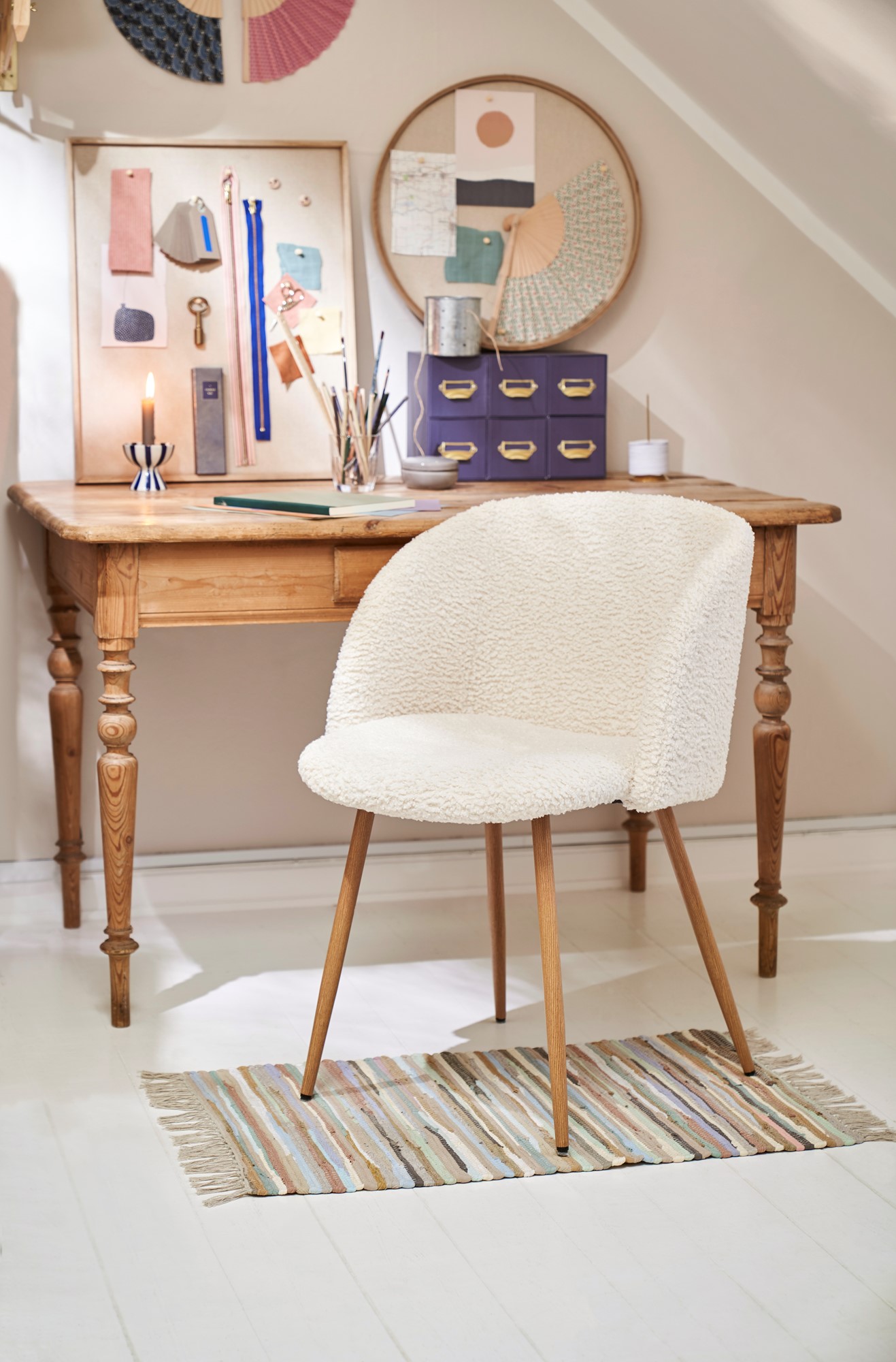 Stol i teddystof | Polyester/polyurethan/stål. 54 x 47 x 81 cm. | Light Brown