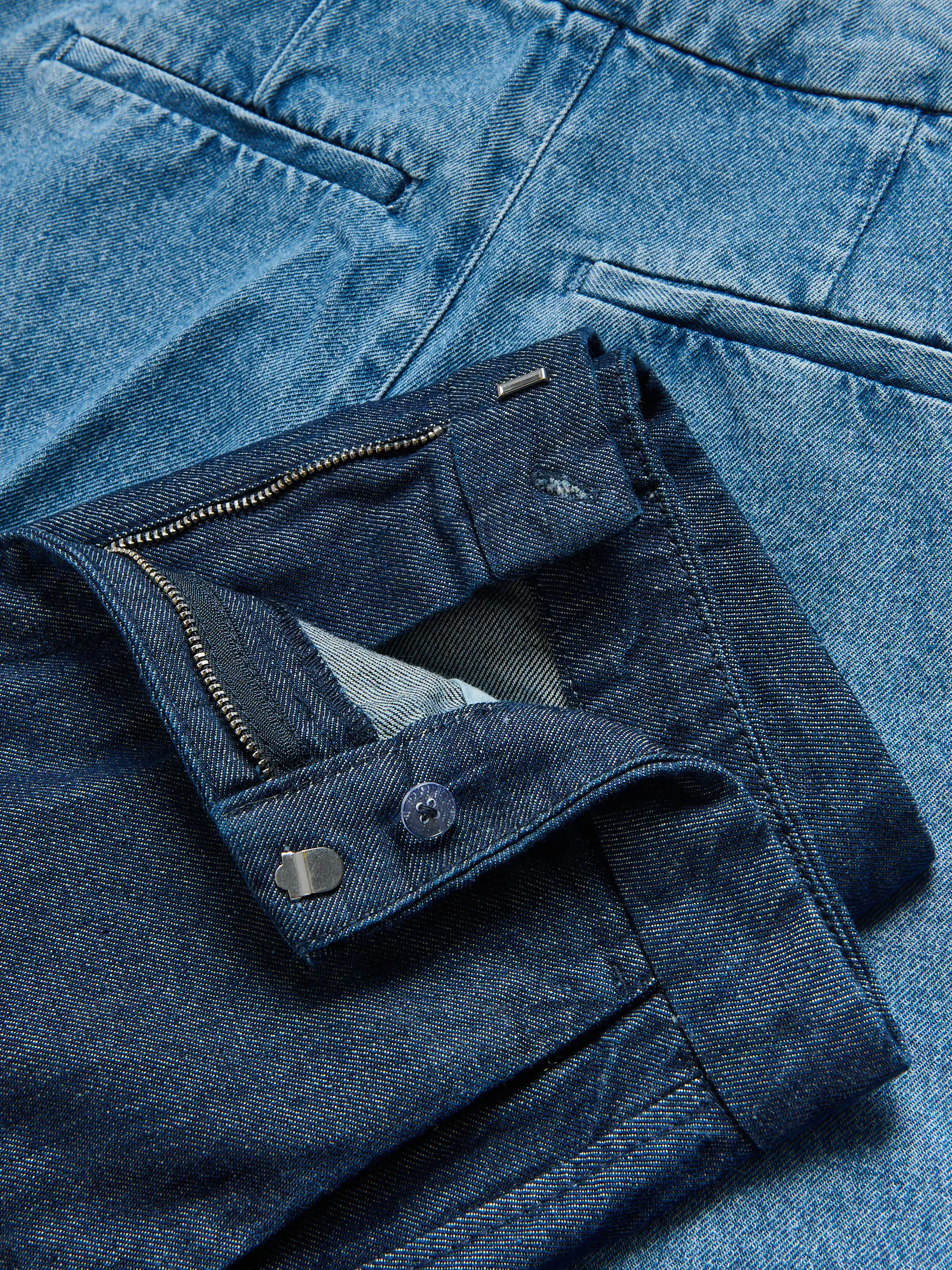 Jeans im Flare-Fit mit Bügelfalte