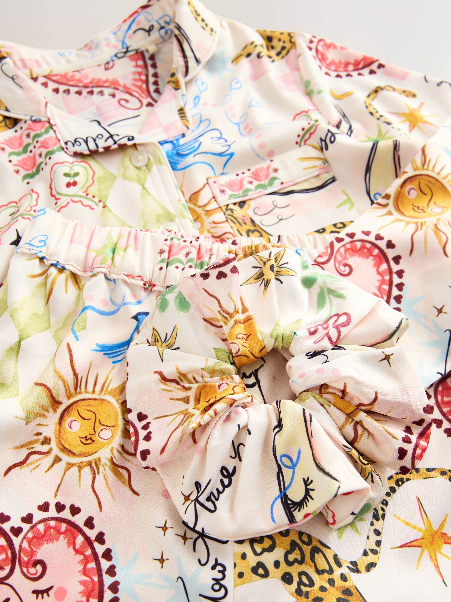 Ecru met hemelse print - Satijnen pyjama met knoopsluiting (6-16jr)
