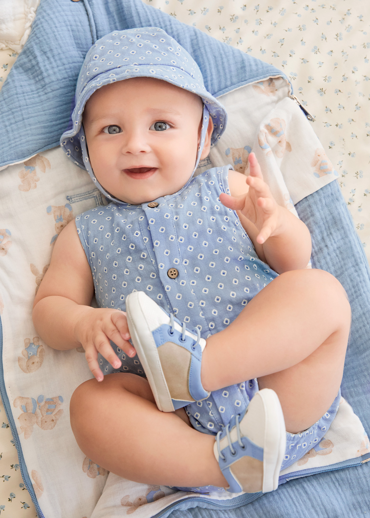 Macacão estampado Better Cotton com chapéu para recém-nascidos, milho