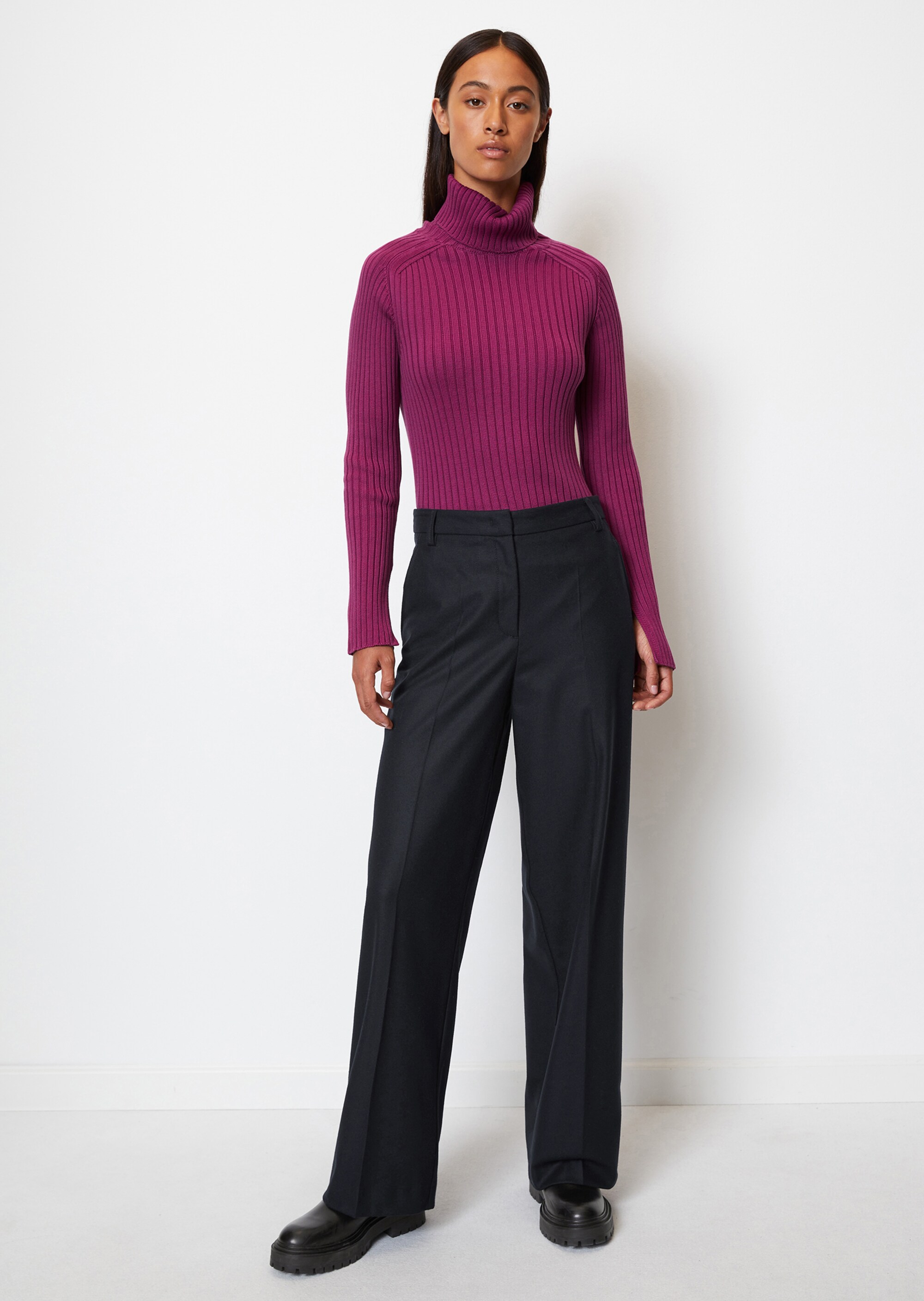 Gerippter Rollkragenpullover slim aus Organic Cotton