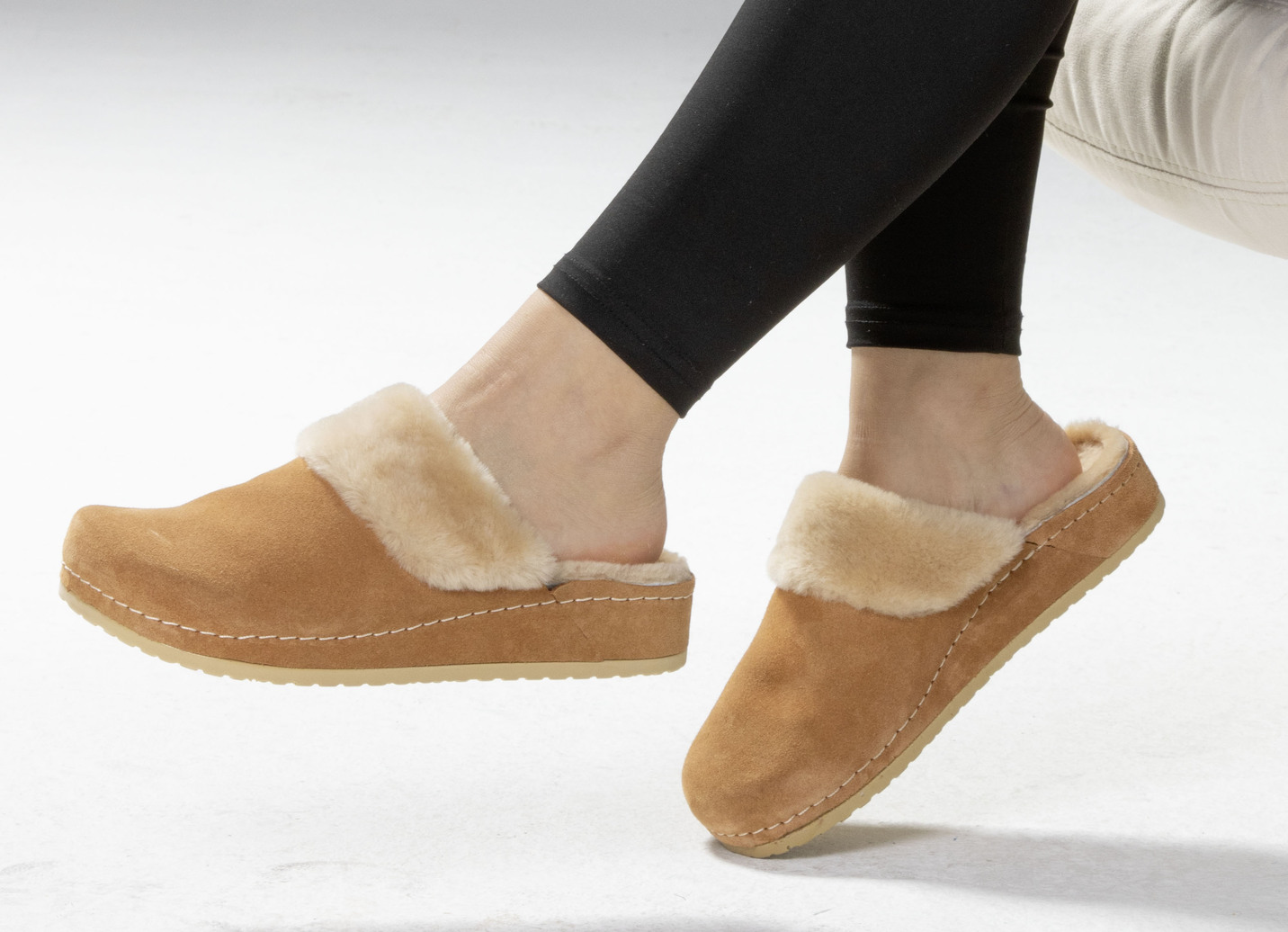 Mubb Pantoffel aus weichem Veloursleder