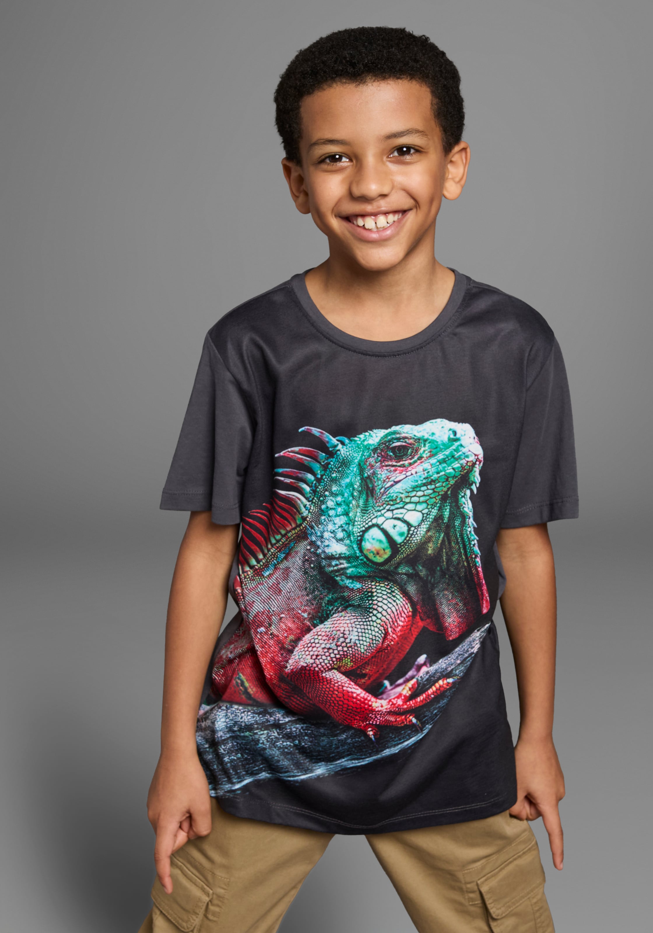 KIDSWORLD T-Shirt »Fotoprint: LITTLE LIZARD«, Kurzarm, mit stylischem Leguan-Druck,  Rundhalsausschnitt