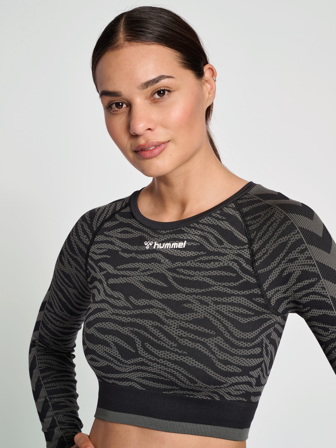 hmlMT SAGA SEAMLESS CROP T-SHIRT LS