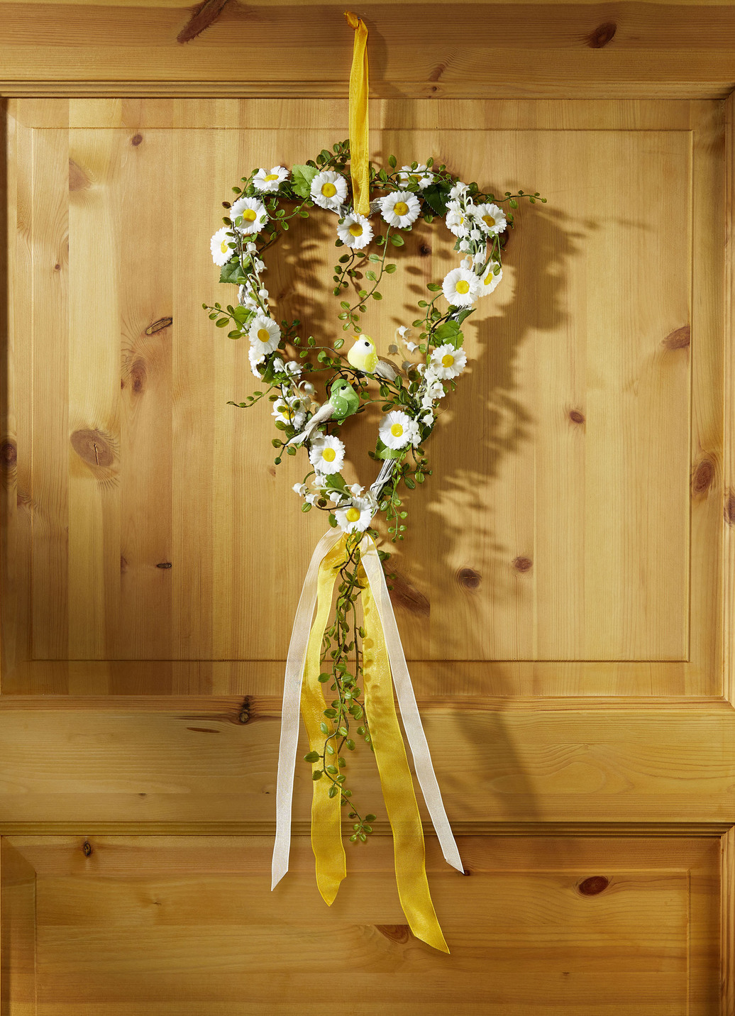 Weidenherz mit Blättern und Margeriten
