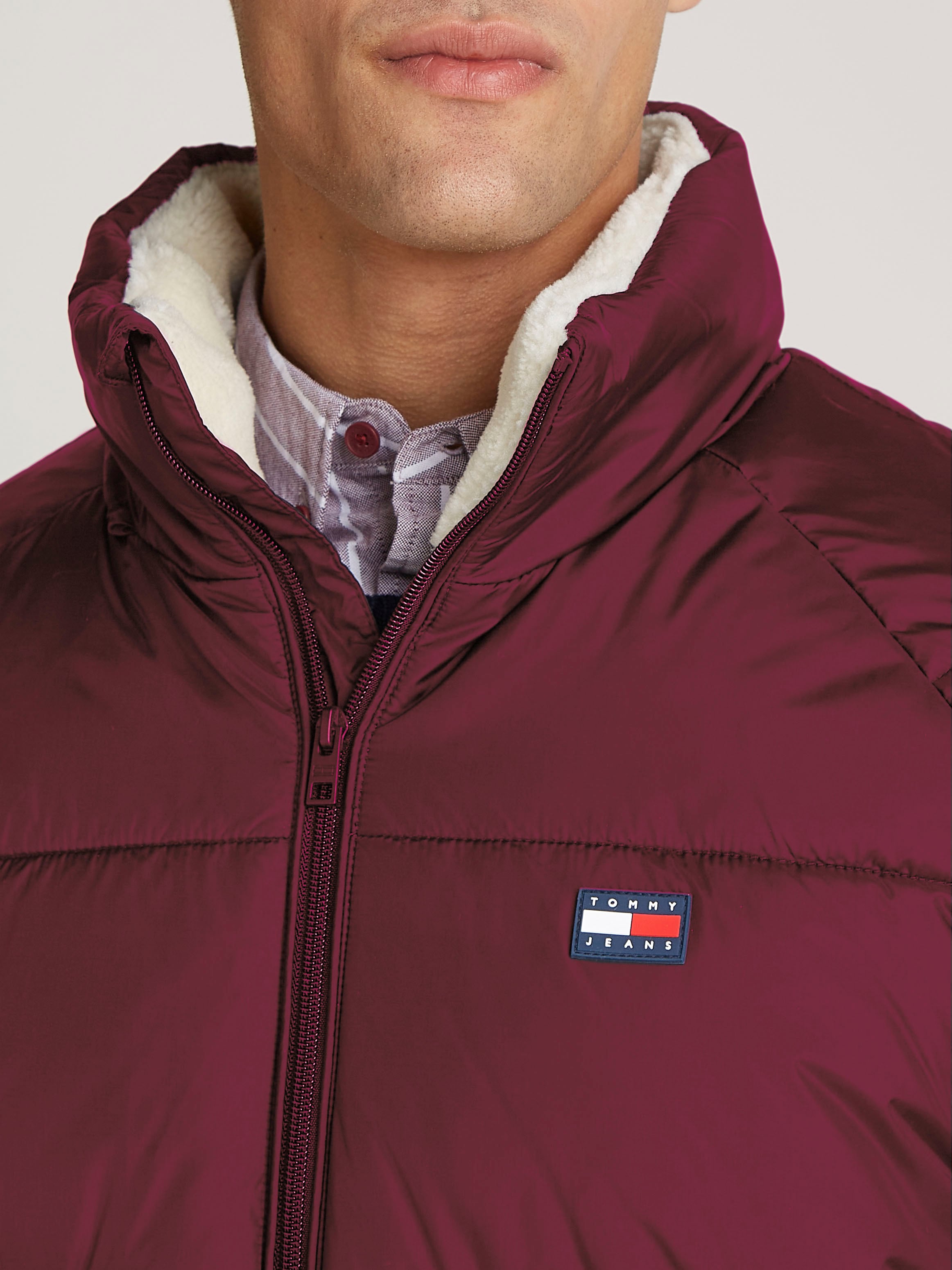 Tommy Jeans Steppjacke »TJM POLY PUFFER EXT« ohne Kapuze Winterjacke mit Stehkragen, gefüttertes Teddy, Innentaschen