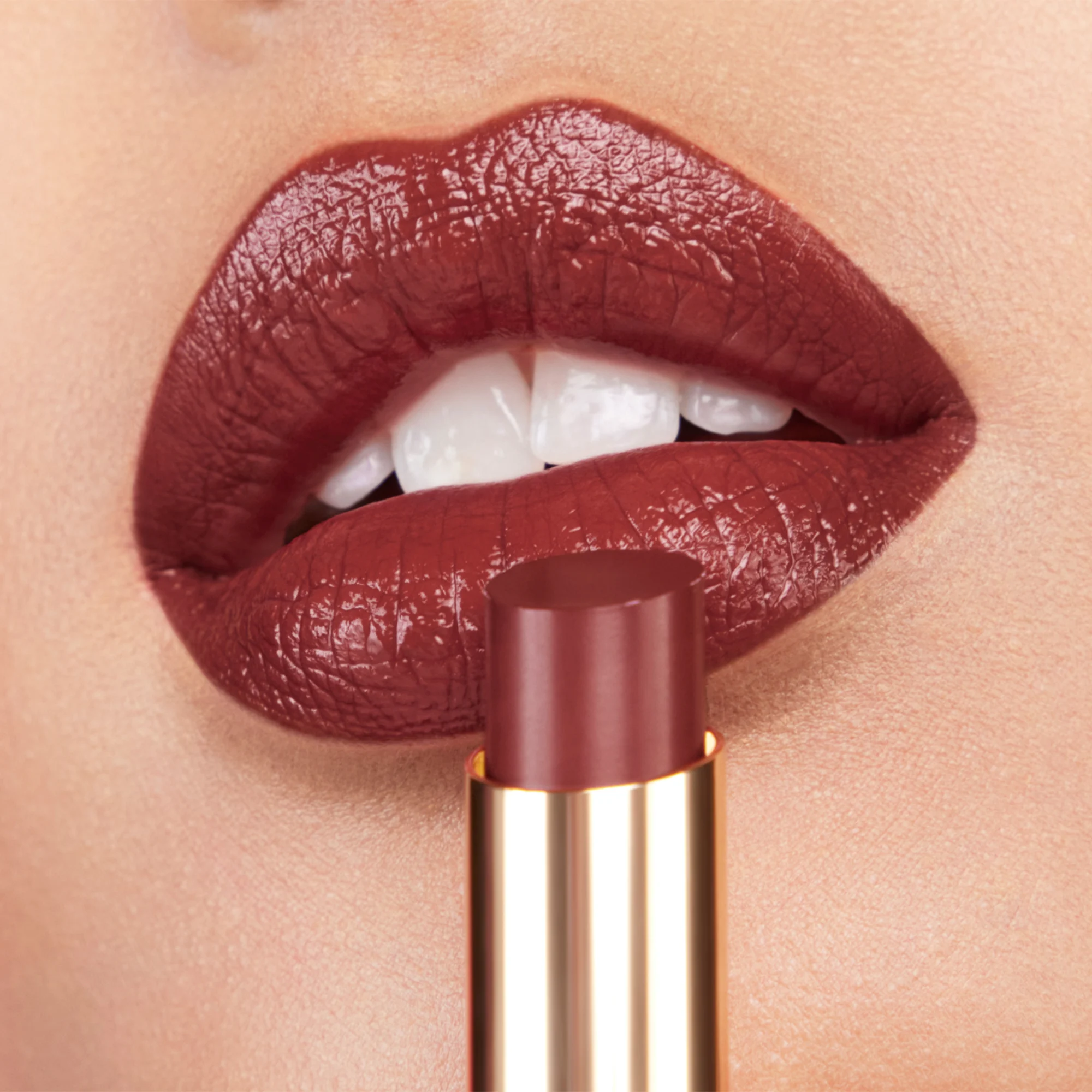 ROUGE A LEVRES BRILLANT LONGUE TENUE |- 06