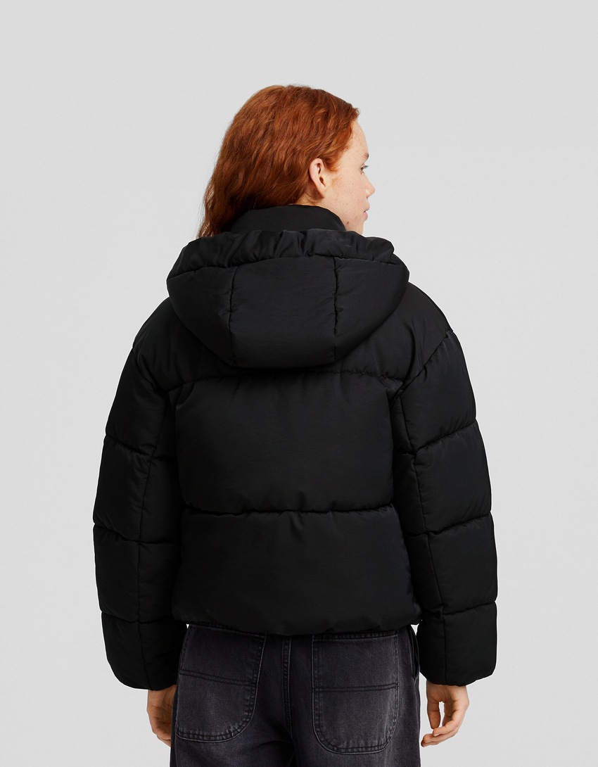 Jaqueta puffer oversized com capuz