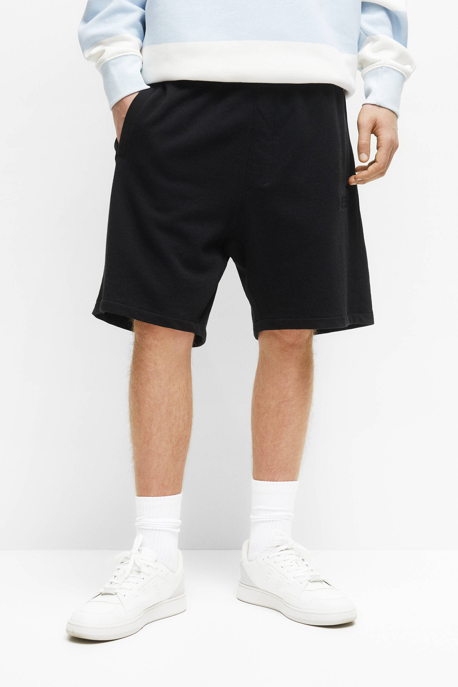 CONJUNTO DE MOLETOM BERMUDA JOGGER - PRETO