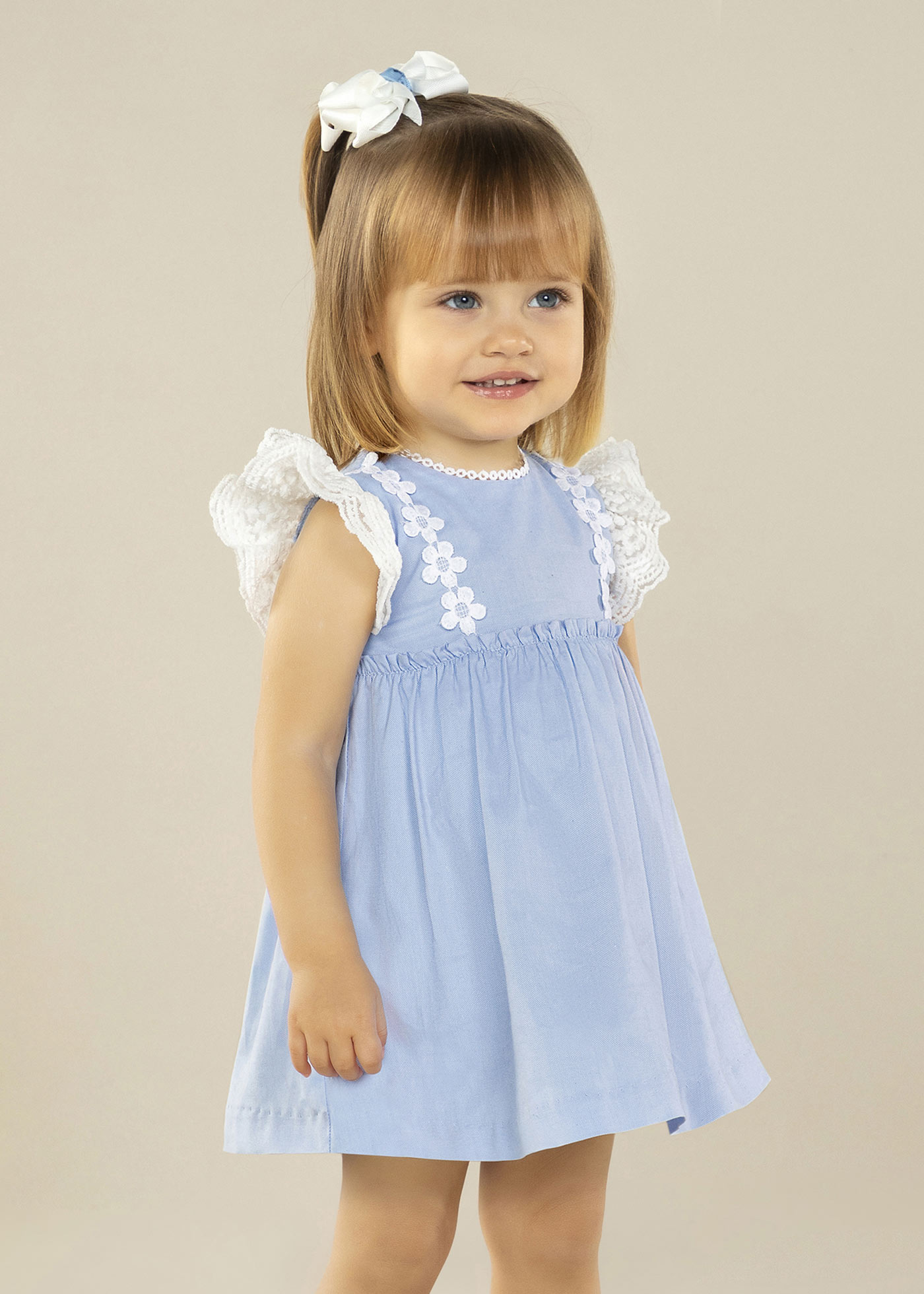 Vestido de bebê com capa de fralda em algodão sustentável