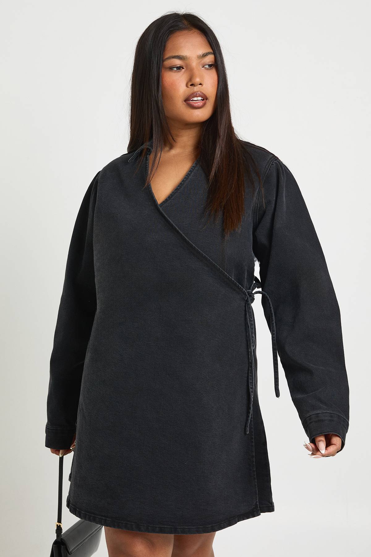 boohoo Robe Portefeuille en Denim Grande Taille