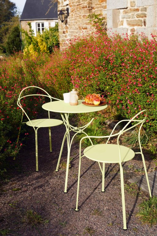 Fermob Airloop tuintafel Ø 60cm Nutmeg
