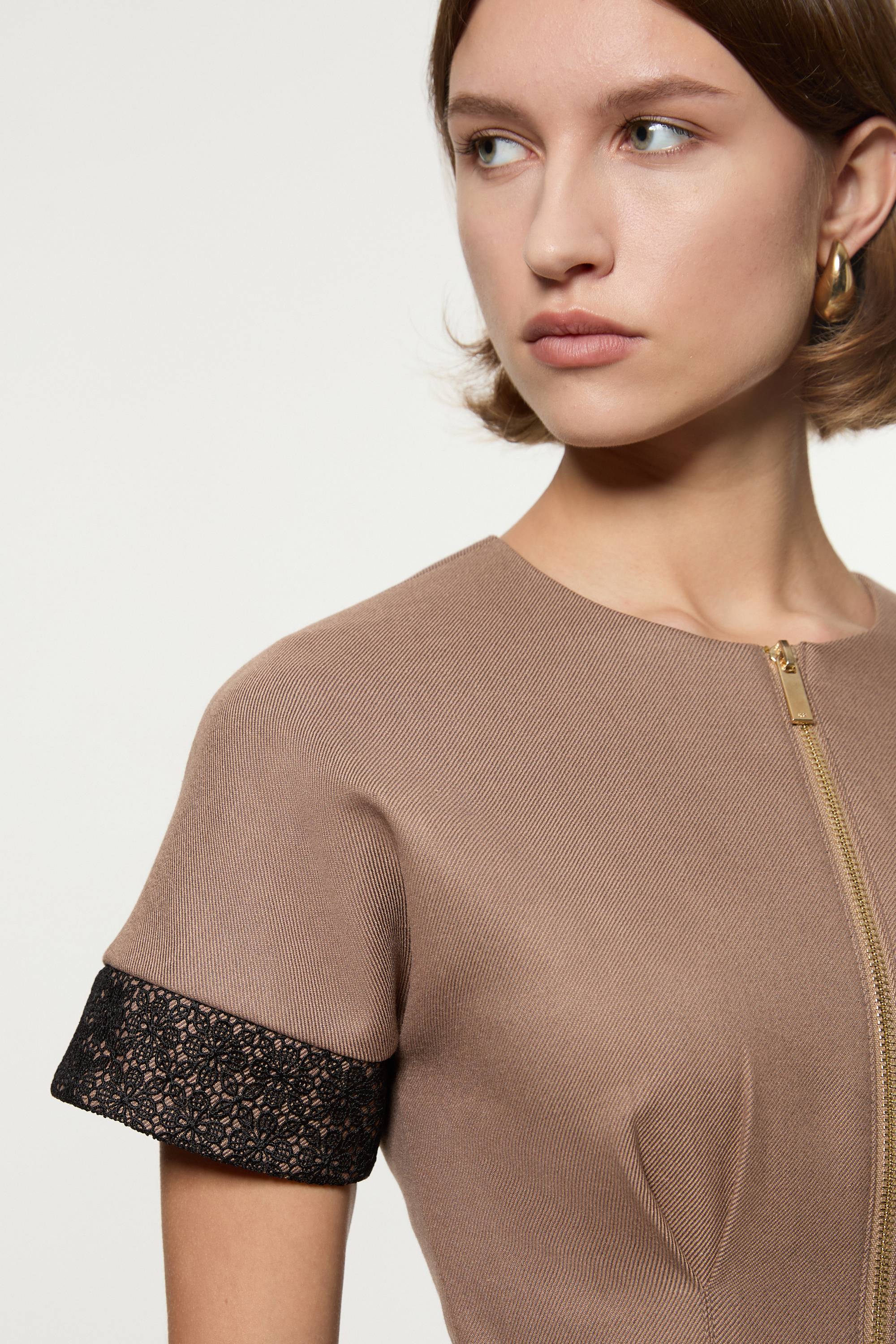 KarenMillen Petite robe mini ajustée en sergé mélangé de dentelle, à zip frontal