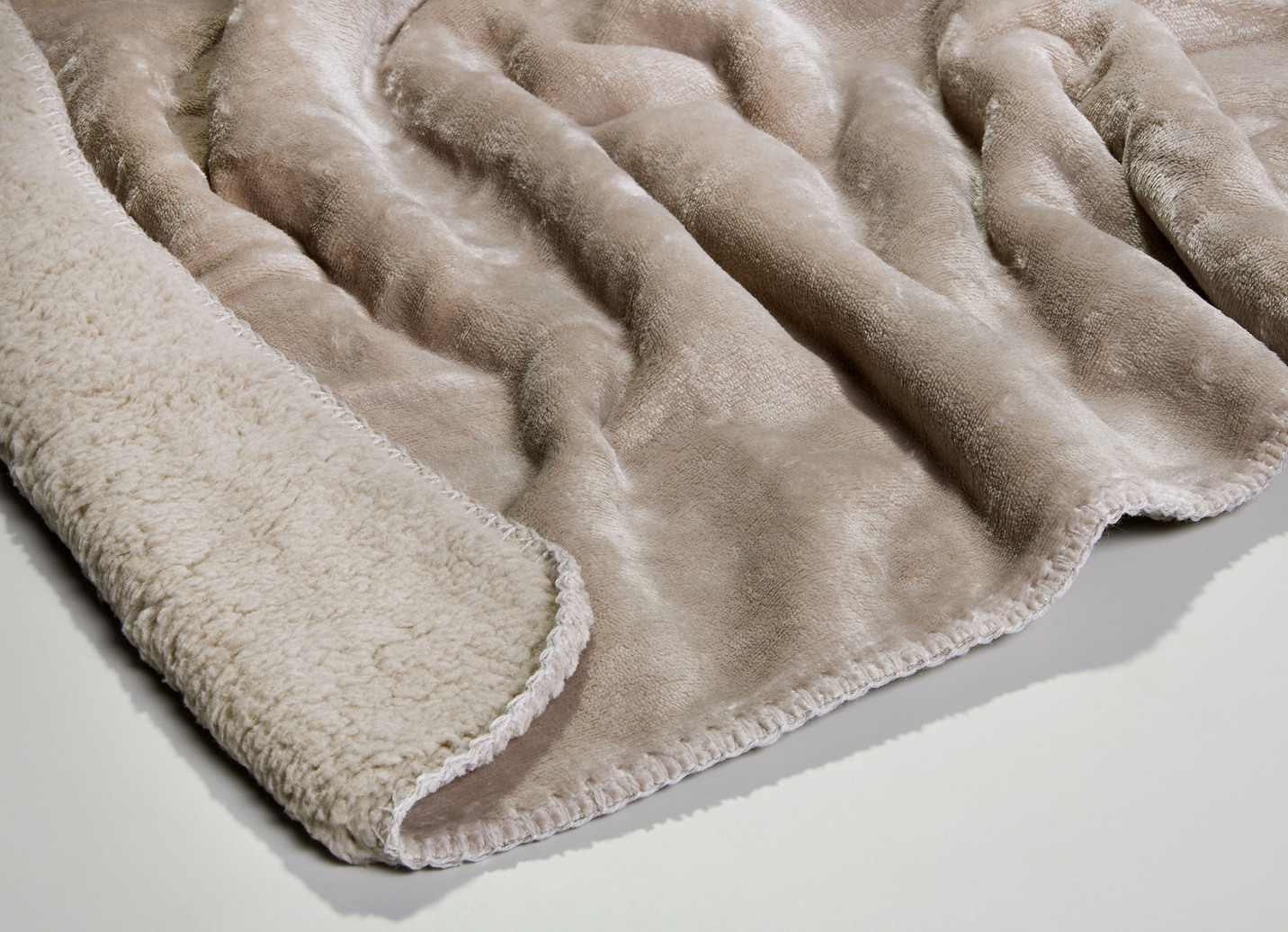 Superkuschelige Wohndecke in Teddyfleece-Qualität